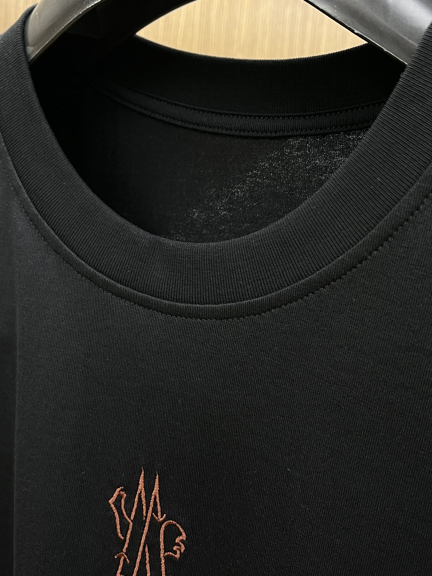 新品 Mon 🔥SS官网新款标识细节棉质T恤衫。订织全棉面料质感好，面料舒适亲肤 超级舒适 a60值得推