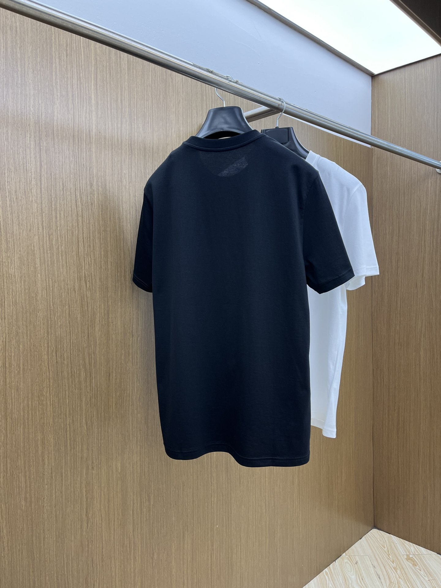 新品 Mon 🔥SS官网新款标识细节棉质T恤衫。订织全棉面料质感好，面料舒适亲肤 超级舒适 a60值得推