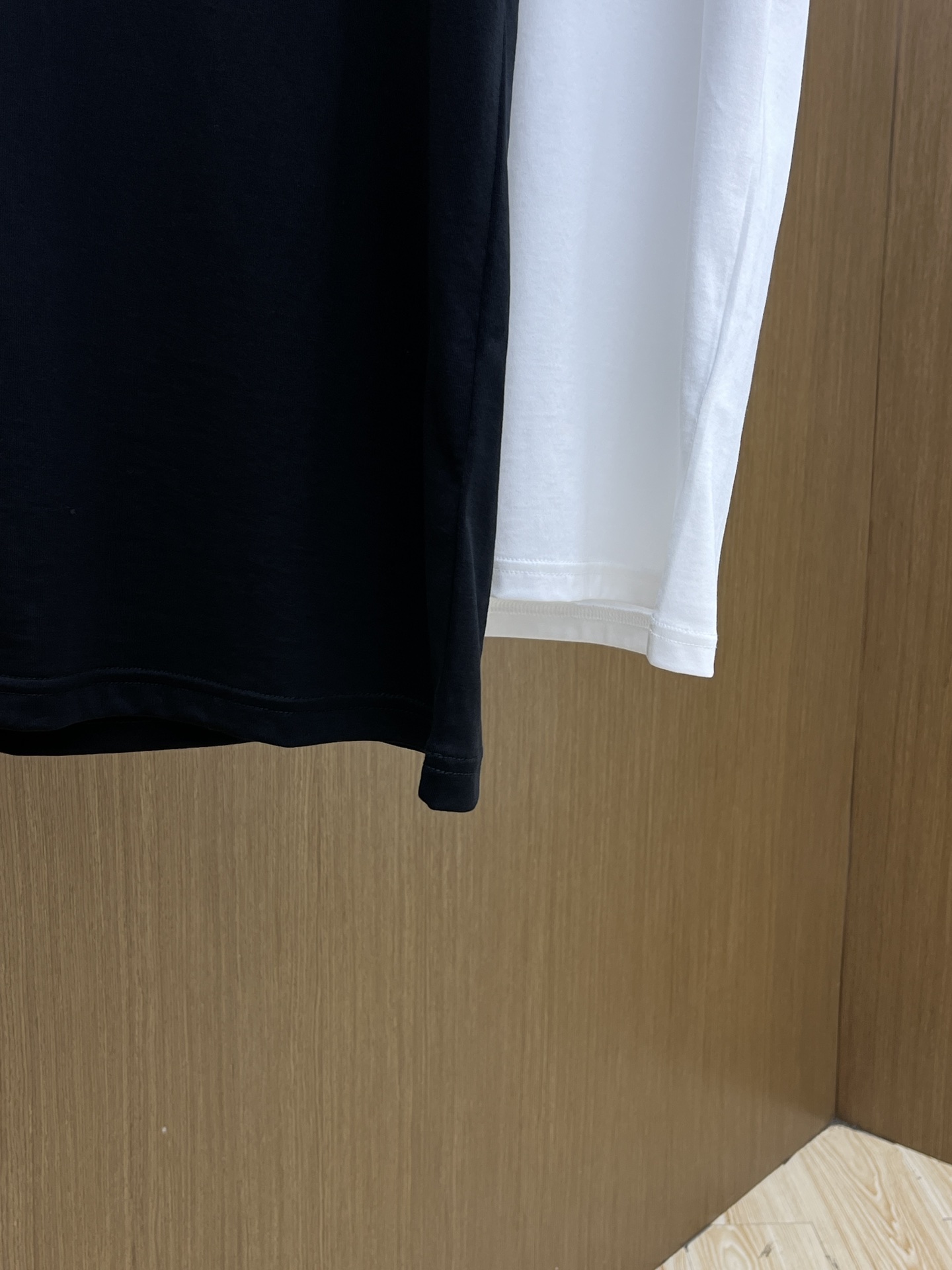 新品 Mon 🔥SS官网新款标识细节棉质T恤衫。订织全棉面料质感好，面料舒适亲肤 超级舒适 a60值得推