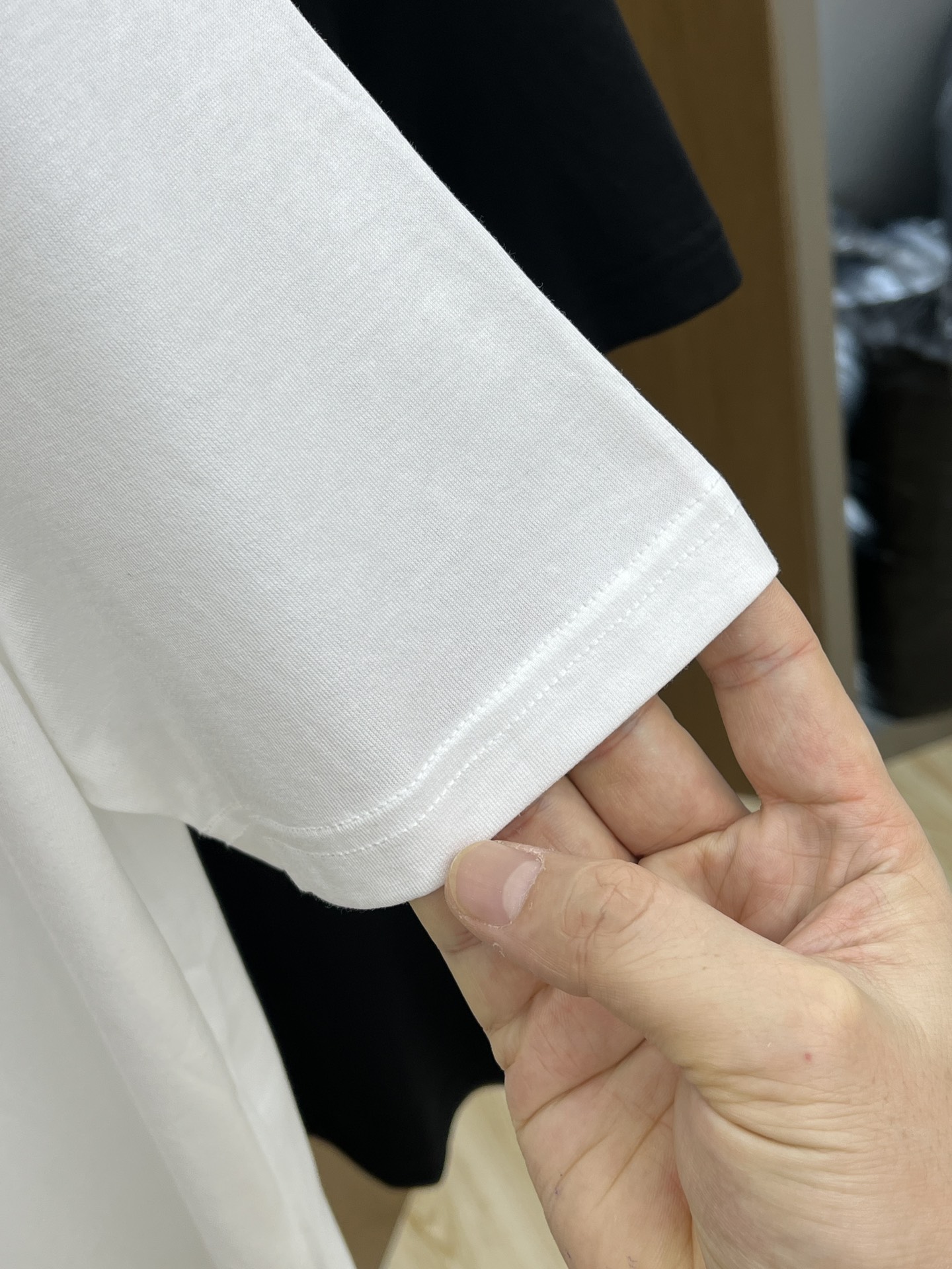 新品 Mon 🔥SS官网新款标识细节棉质T恤衫。订织全棉面料质感好，面料舒适亲肤 超级舒适 a60值得推