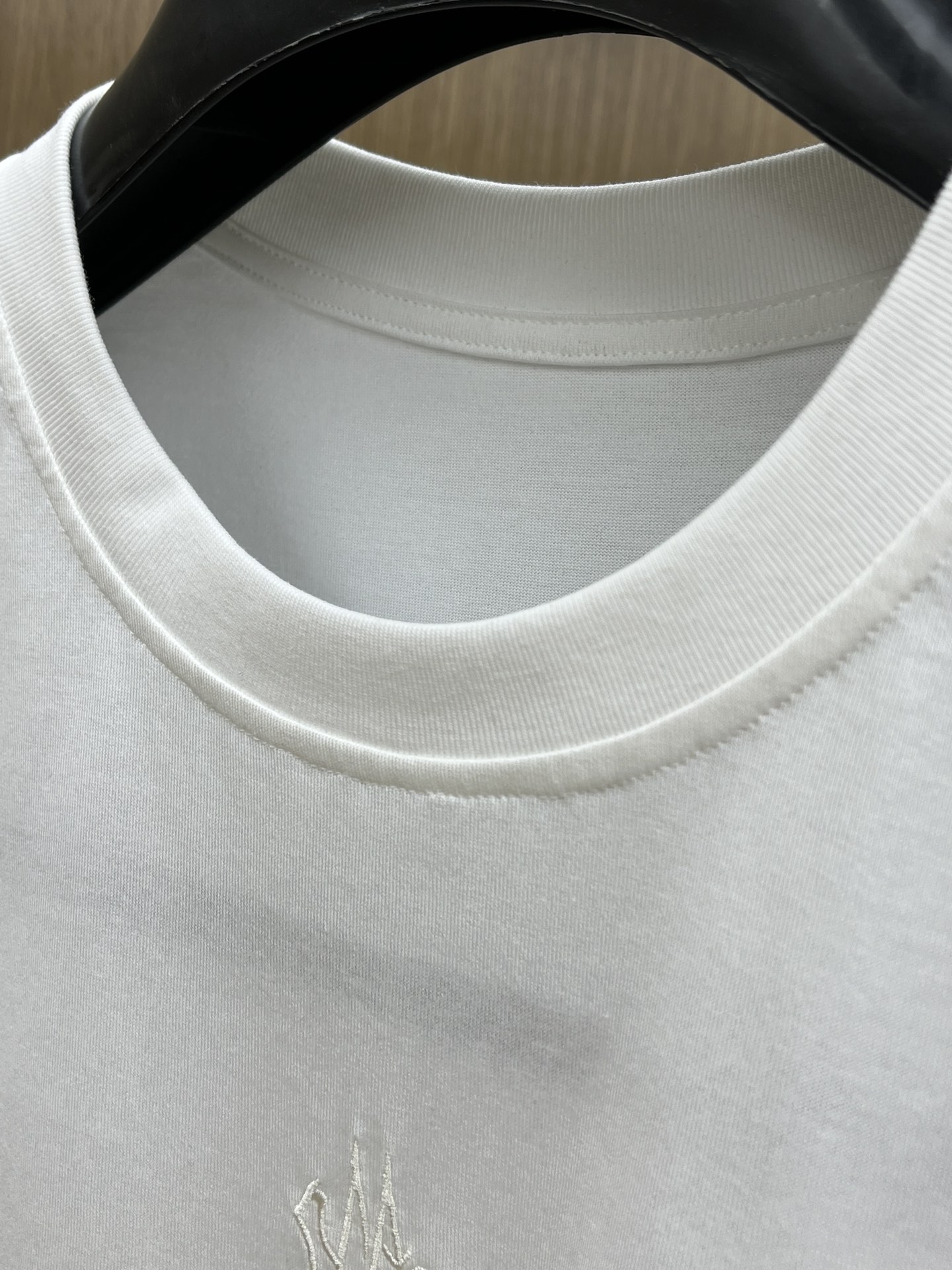 新品 Mon 🔥SS官网新款标识细节棉质T恤衫。订织全棉面料质感好，面料舒适亲肤 超级舒适 a60值得推