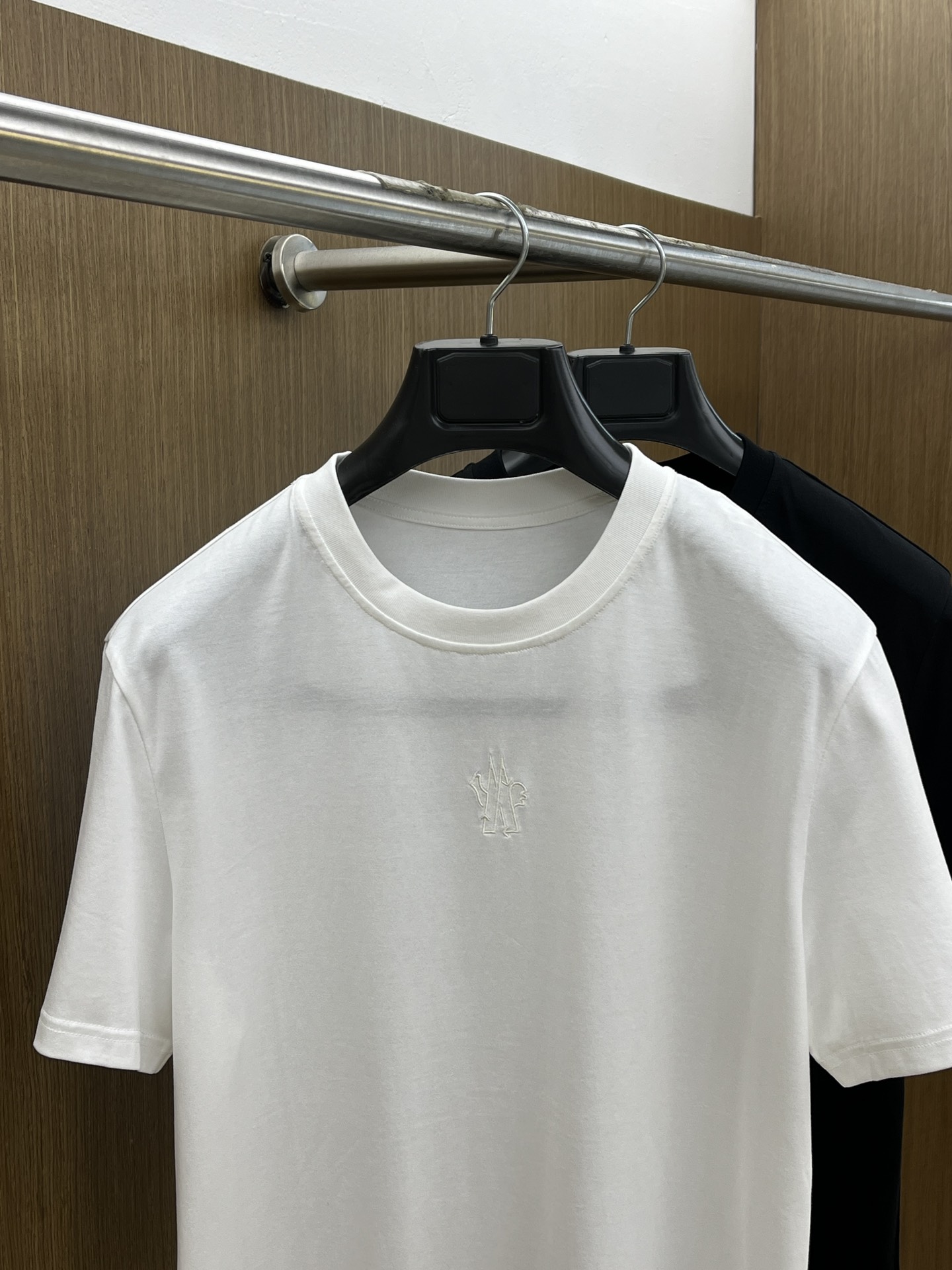 新品 Mon 🔥SS官网新款标识细节棉质T恤衫。订织全棉面料质感好，面料舒适亲肤 超级舒适 a60值得推