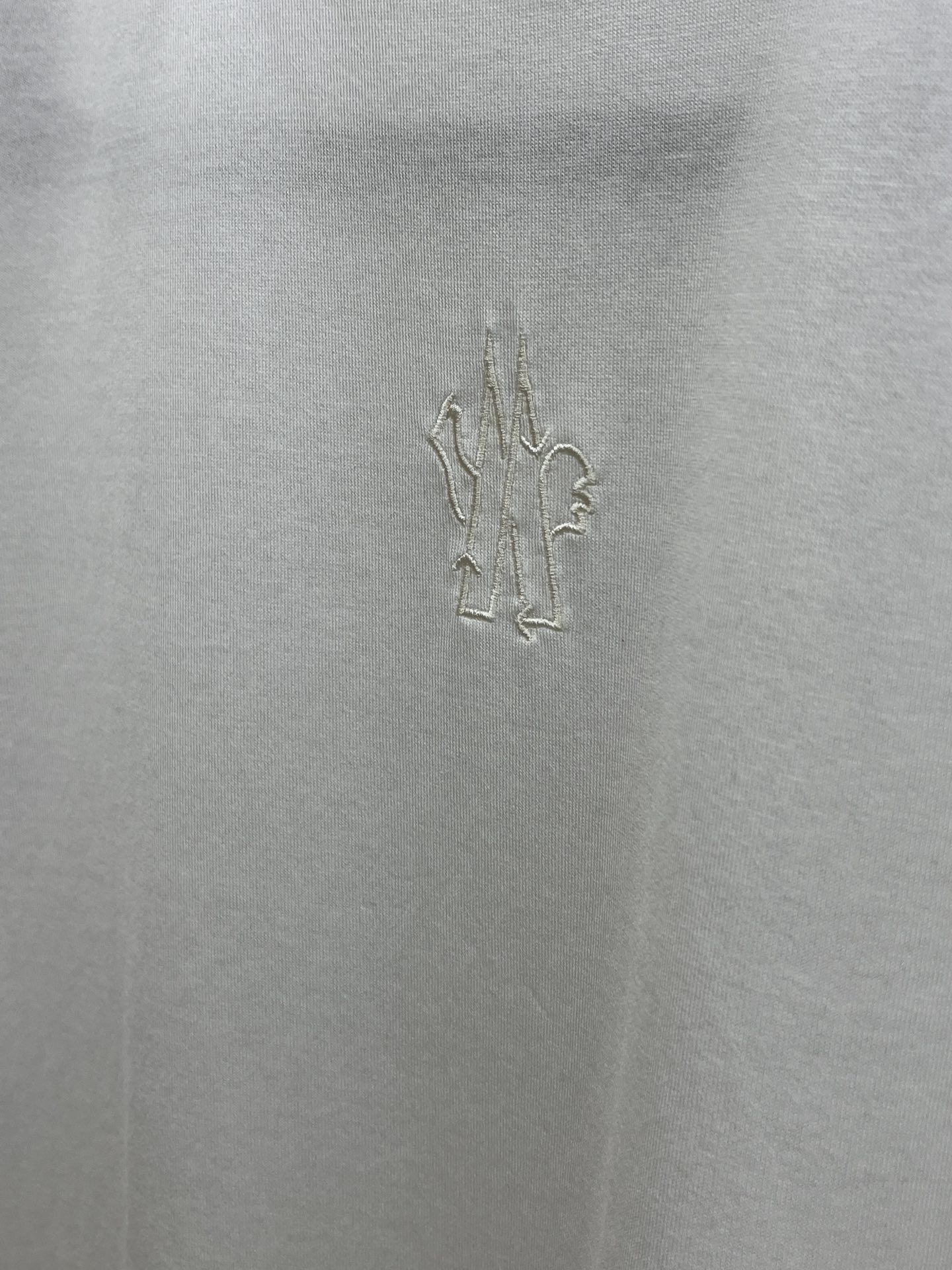 新品 Mon 🔥SS官网新款标识细节棉质T恤衫。订织全棉面料质感好，面料舒适亲肤 超级舒适 a60值得推