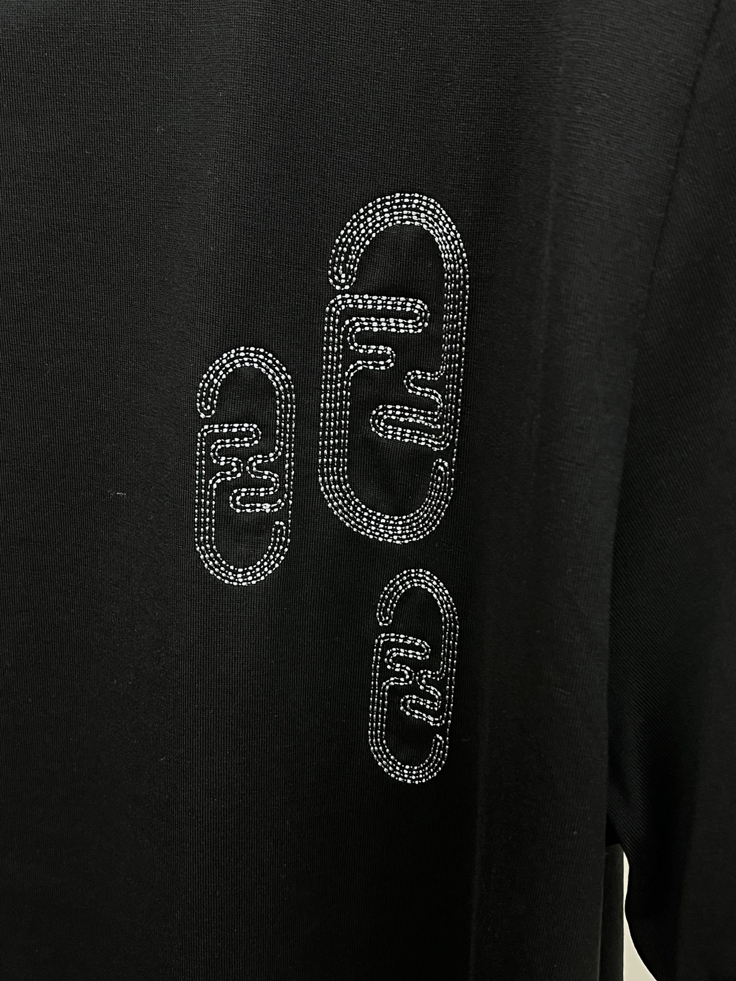 新品 FD🔥SS官网新款标识细节棉质T恤衫。订织全棉面料质感好，面料舒适亲肤 超级舒适 a60值得推荐 