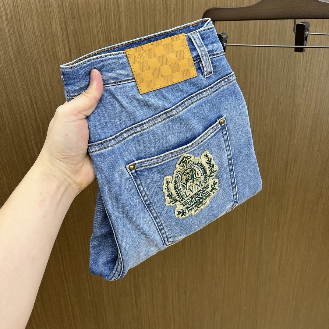 NO:421474,New LV High-end custom quality 25SS spring and summer latest original single jeans available at the counter simultaneous sale Original customized reproduction Customer-supplied hardware accessories Original single quality Imported denim fabric heavy-duty washing Fine workmanship routing Excellent upper body, preferred single item A60 SIZE:30-38 No 35 37,,louis vuitton,jeans,alexander wang19860909新款 LV 高端定制品质 25SS春夏最新款原单牛仔裤 柜台同步发售 原版定制复刻 客供五金辅料 原单品质 进口牛仔面料重工洗水 做工走线精细 上身绝佳,优选单品A60 SIZE:30-38无35 37,,louis vuitton,jeans,alexander wang,Men's clothing
