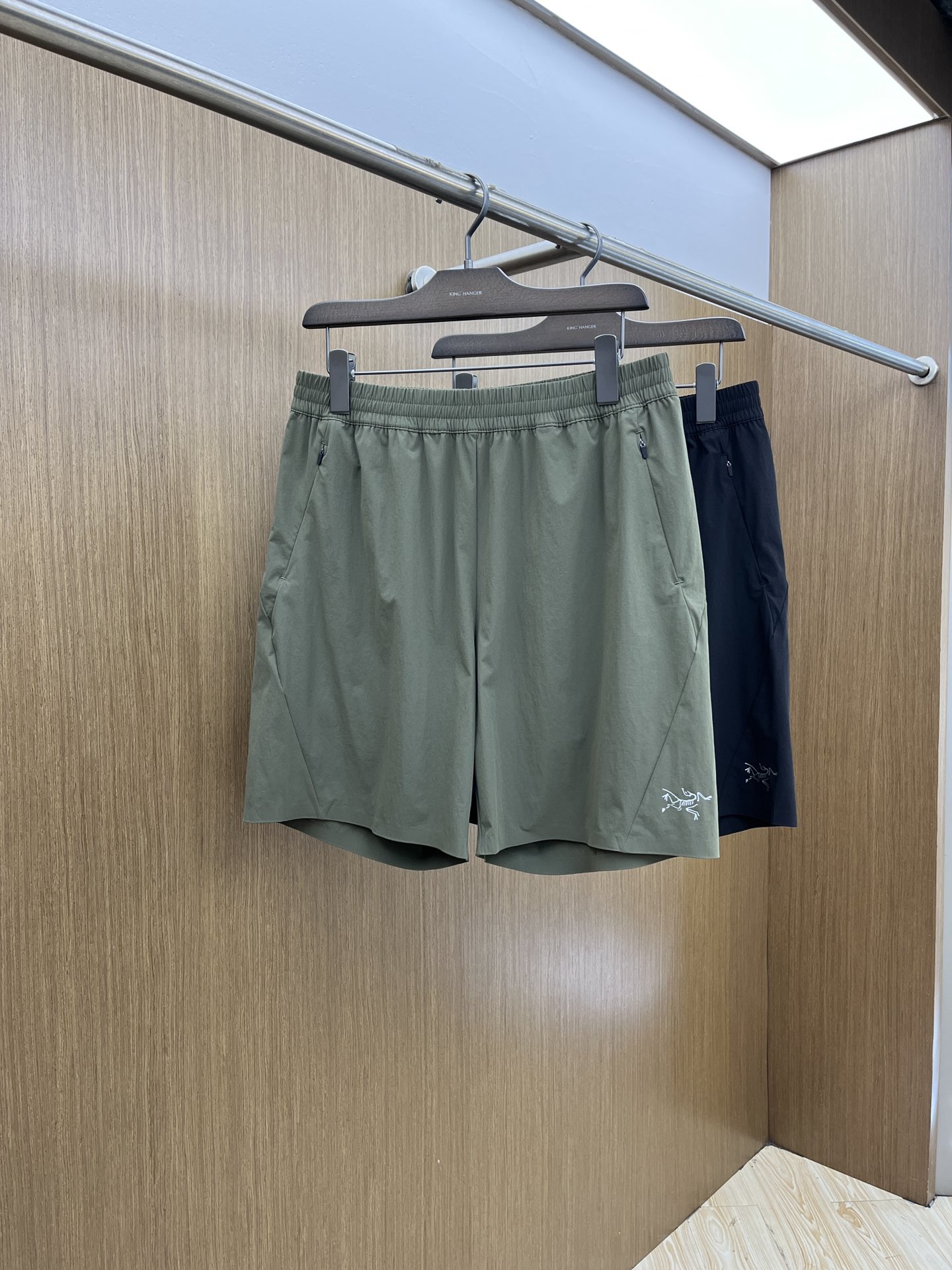 NO:449618,Arc SS spring and summer new casual shorts brand classic series, casual and sports are available, quick-drying fabric, excellent comfort, breathable and comfortable. 608 highly recognizable fxz custom imported fabric, fresh color, fine workmanship. Code number M-3XL, shorts, alexander wang19860909Arc SS春夏新款休闲短裤 品牌经典系列 休闲运动皆可 速干面料 舒适度极好,透气舒适.608辨识度极高 fxz定制进口面料 色泽清新 做工精细. 码数M-3XL,,shorts,alexander wang,Men's clothing