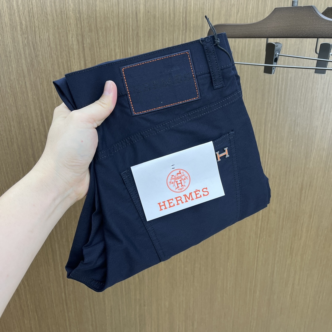 NO:484964,New Her 1955ss Spring and Summer New Product, available on the official website at the same time, men's high-end business casual trousers, high-end imported fabric, with elasticity, silicone letter pressing on the back, five combinations, namely classic and fashionable, combined tailor, unrestrained upper body effect, comfortable and breathable fax number 30-4037,,alexander wang19860909新款 Her 1955ss春夏新品,官网同步有售,男士高端商务休闲西裤,高端进口面料,带弹力,后面采用硅胶字母压胶,五搭配,即经典又时尚,合体裁缝,上身效果无约束感 ,舒适透气fax 码数30-4037,,alexander wang,Men's clothing