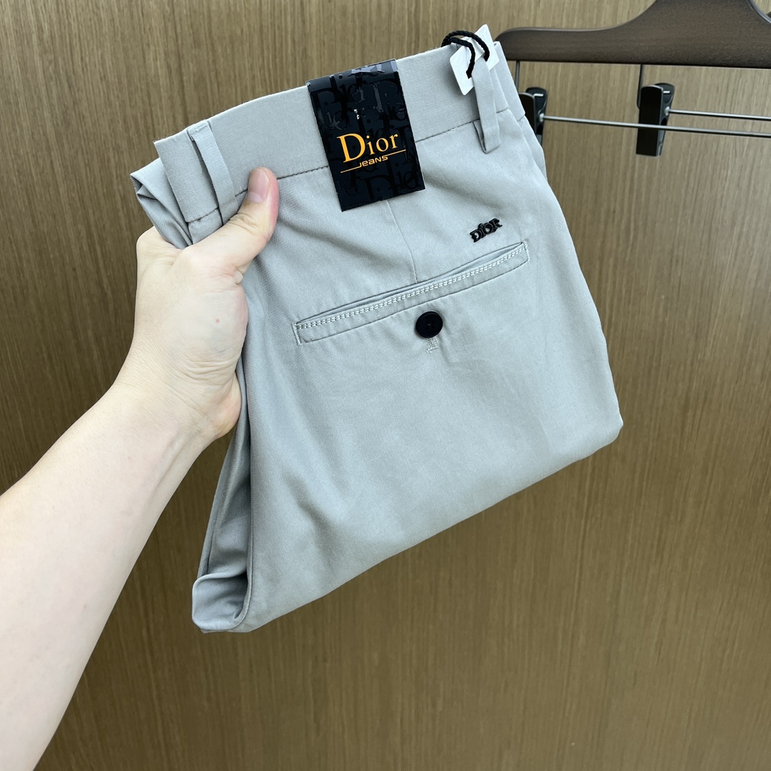 NO:484978,New CD 1955ss Spring and Summer New Products, available on the official website simultaneously, men's high-end business casual trousers, high-end imported fabric, with elasticity, silicone letter pressing on the back, five combinations, namely classic and fashionable, combined tailor, unrestrained upper body effect, comfortable and breathable fax number 30-4037,,alexander wang19860909新款 CD 1955ss春夏新品,官网同步有售,男士高端商务休闲西裤,高端进口面料,带弹力,后面采用硅胶字母压胶,五搭配,即经典又时尚,合体裁缝,上身效果无约束感 ,舒适透气fax 码数30-4037,,alexander wang,Men's clothing