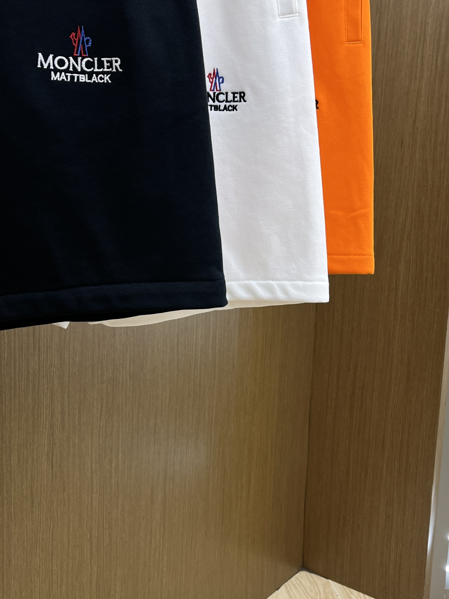 新品 Mon 🔥Ss春夏新款独家专供新款休闲短裤🩳高端版本 定制面料 透气舒适度高，细节无可挑剔，品牌元