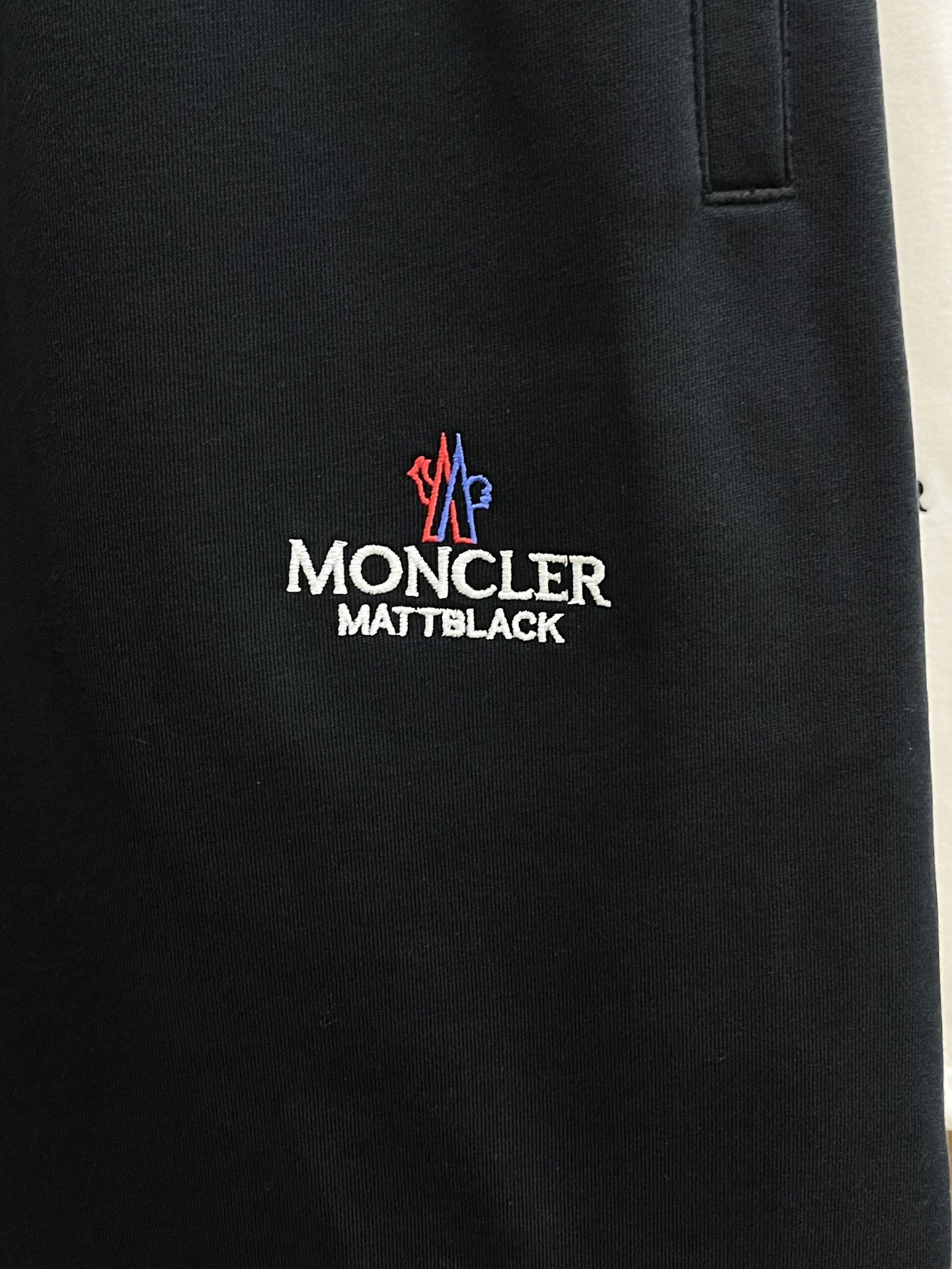 新品 Mon 🔥Ss春夏新款独家专供新款休闲短裤🩳高端版本 定制面料 透气舒适度高，细节无可挑剔，品牌元