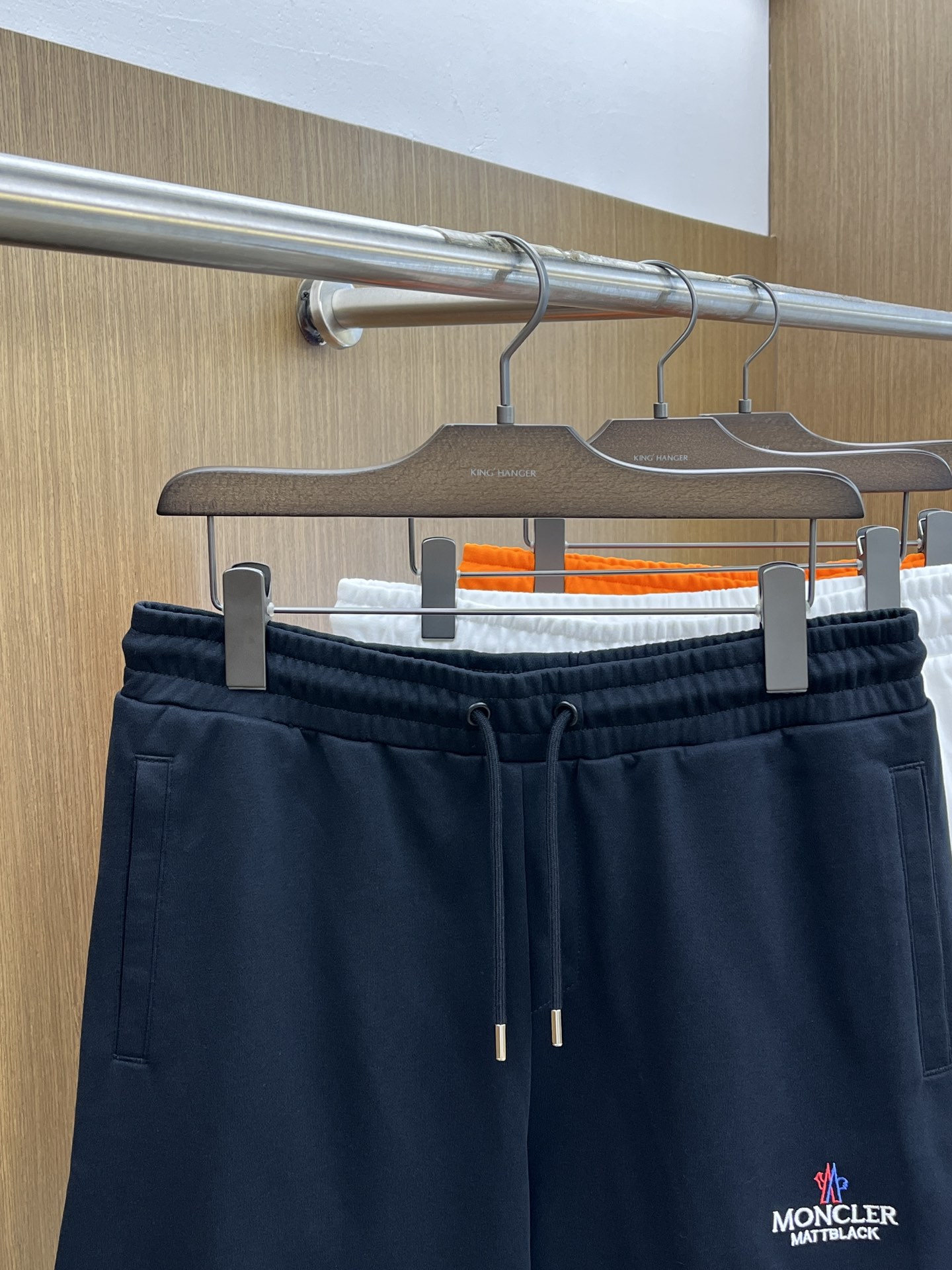 新品 Mon 🔥Ss春夏新款独家专供新款休闲短裤🩳高端版本 定制面料 透气舒适度高，细节无可挑剔，品牌元