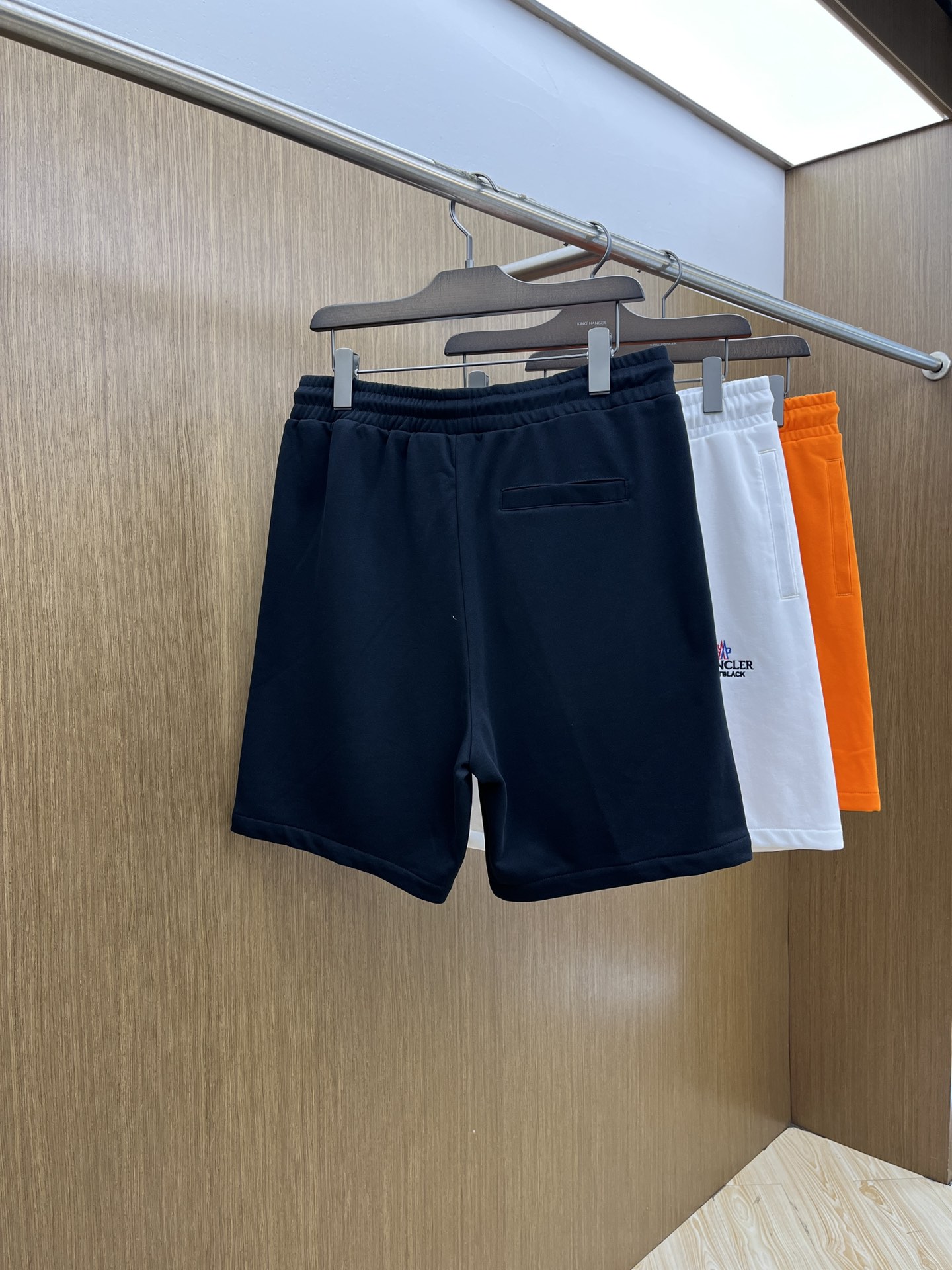 新品 Mon 🔥Ss春夏新款独家专供新款休闲短裤🩳高端版本 定制面料 透气舒适度高，细节无可挑剔，品牌元