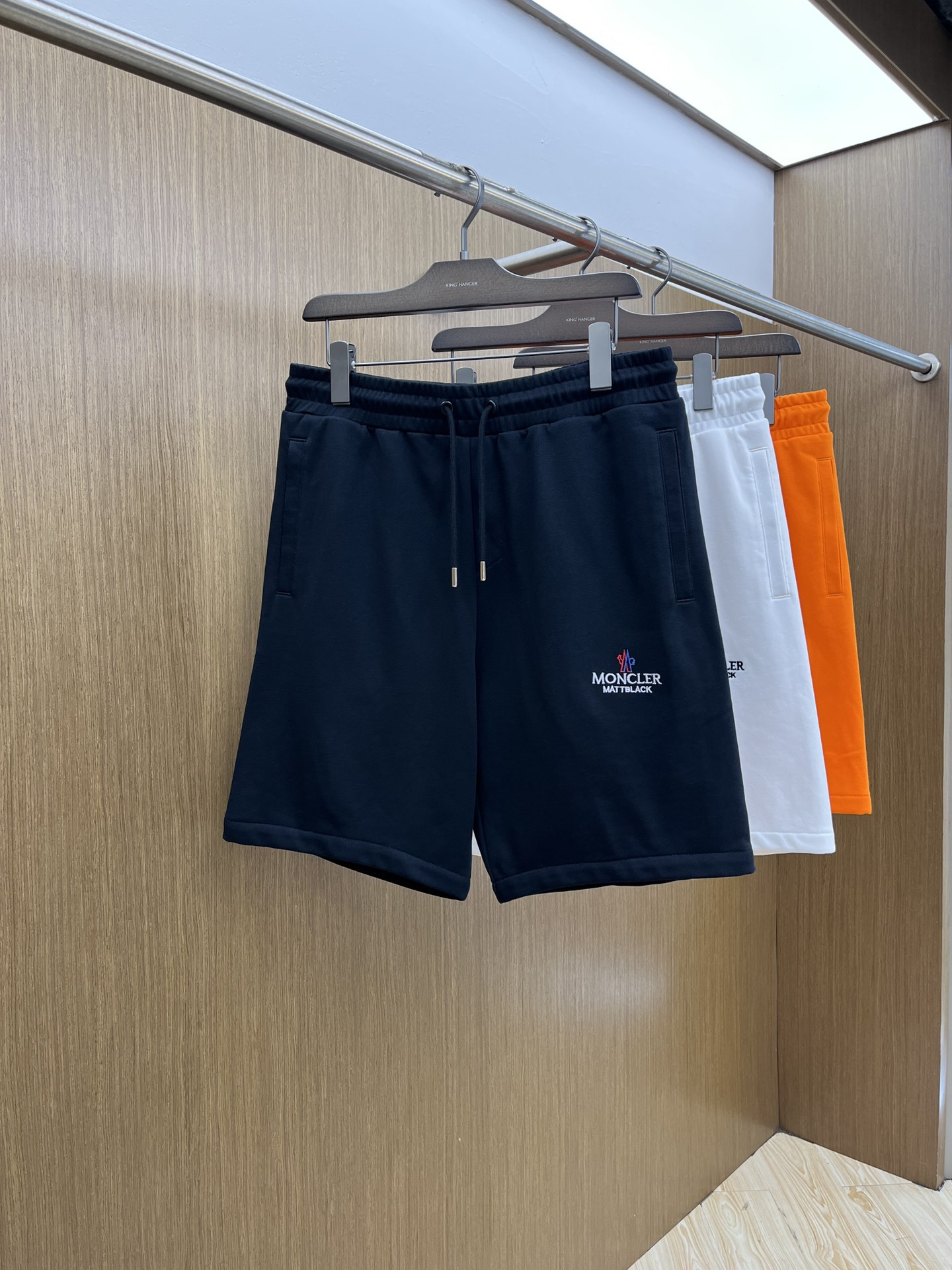 新品 Mon 🔥Ss春夏新款独家专供新款休闲短裤🩳高端版本 定制面料 透气舒适度高，细节无可挑剔，品牌元