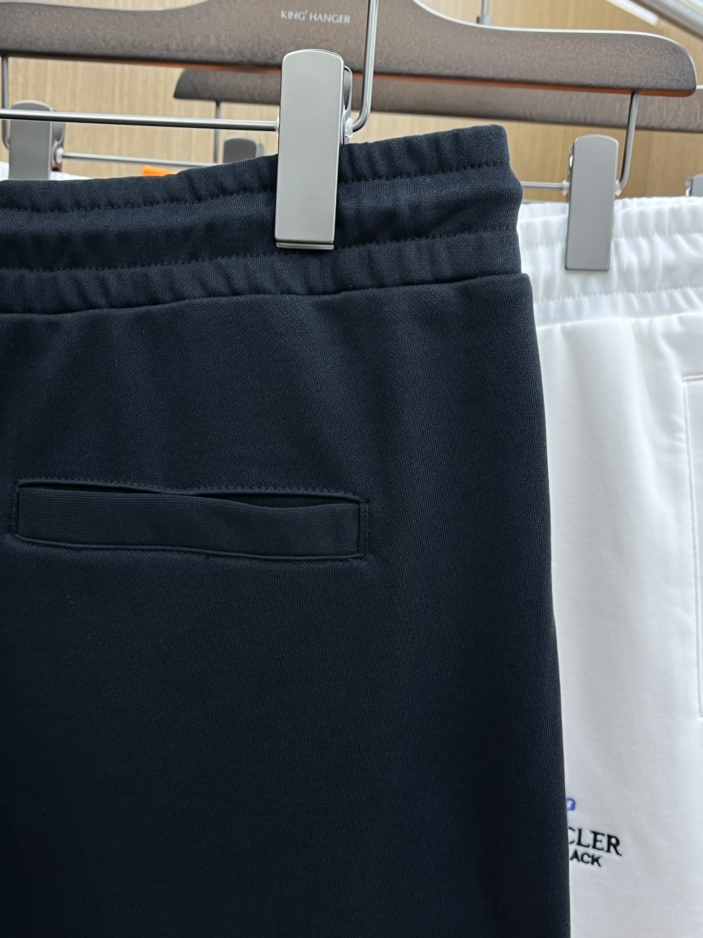 新品 Mon 🔥Ss春夏新款独家专供新款休闲短裤🩳高端版本 定制面料 透气舒适度高，细节无可挑剔，品牌元