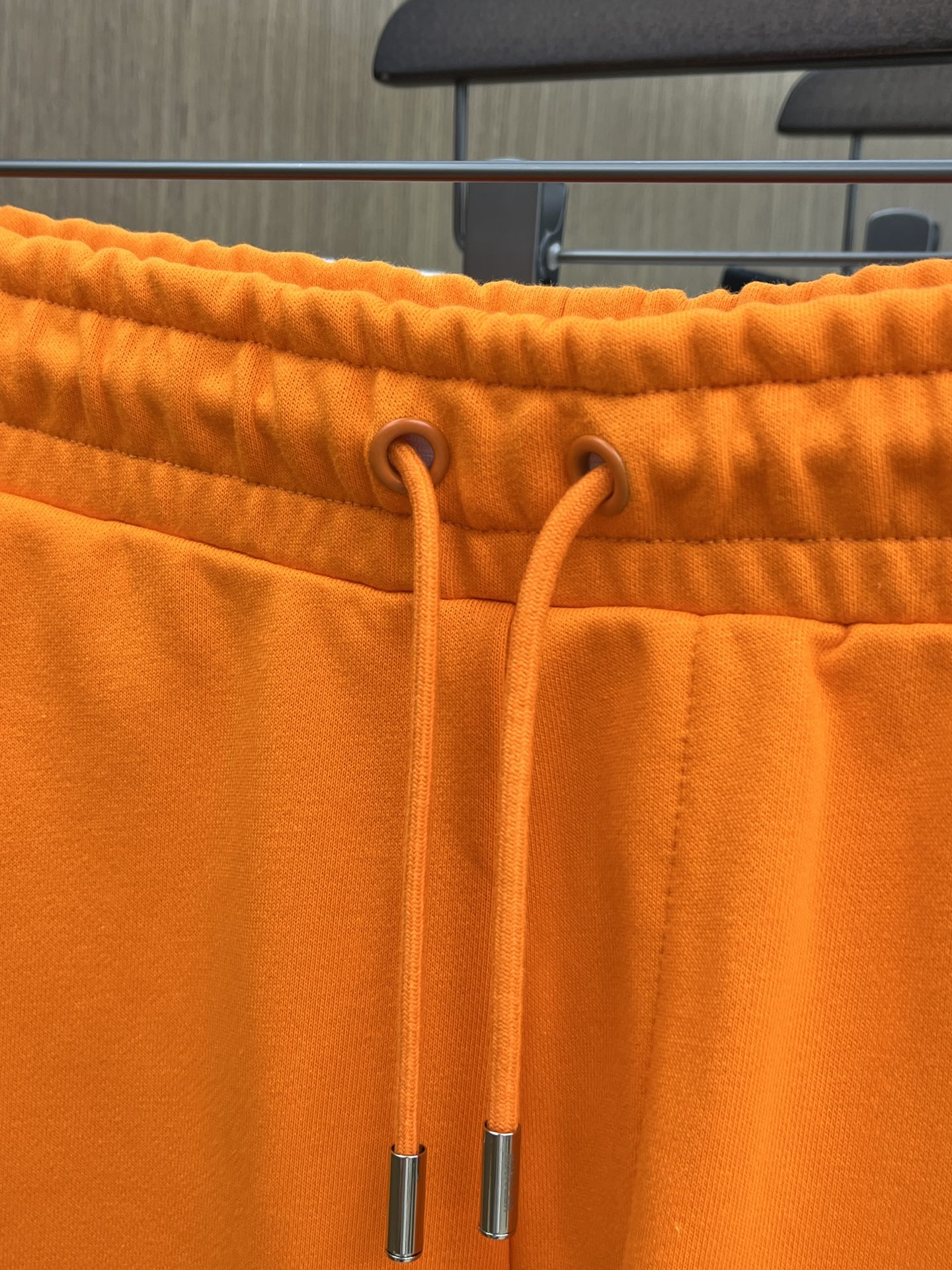 新品 Mon 🔥Ss春夏新款独家专供新款休闲短裤🩳高端版本 定制面料 透气舒适度高，细节无可挑剔，品牌元