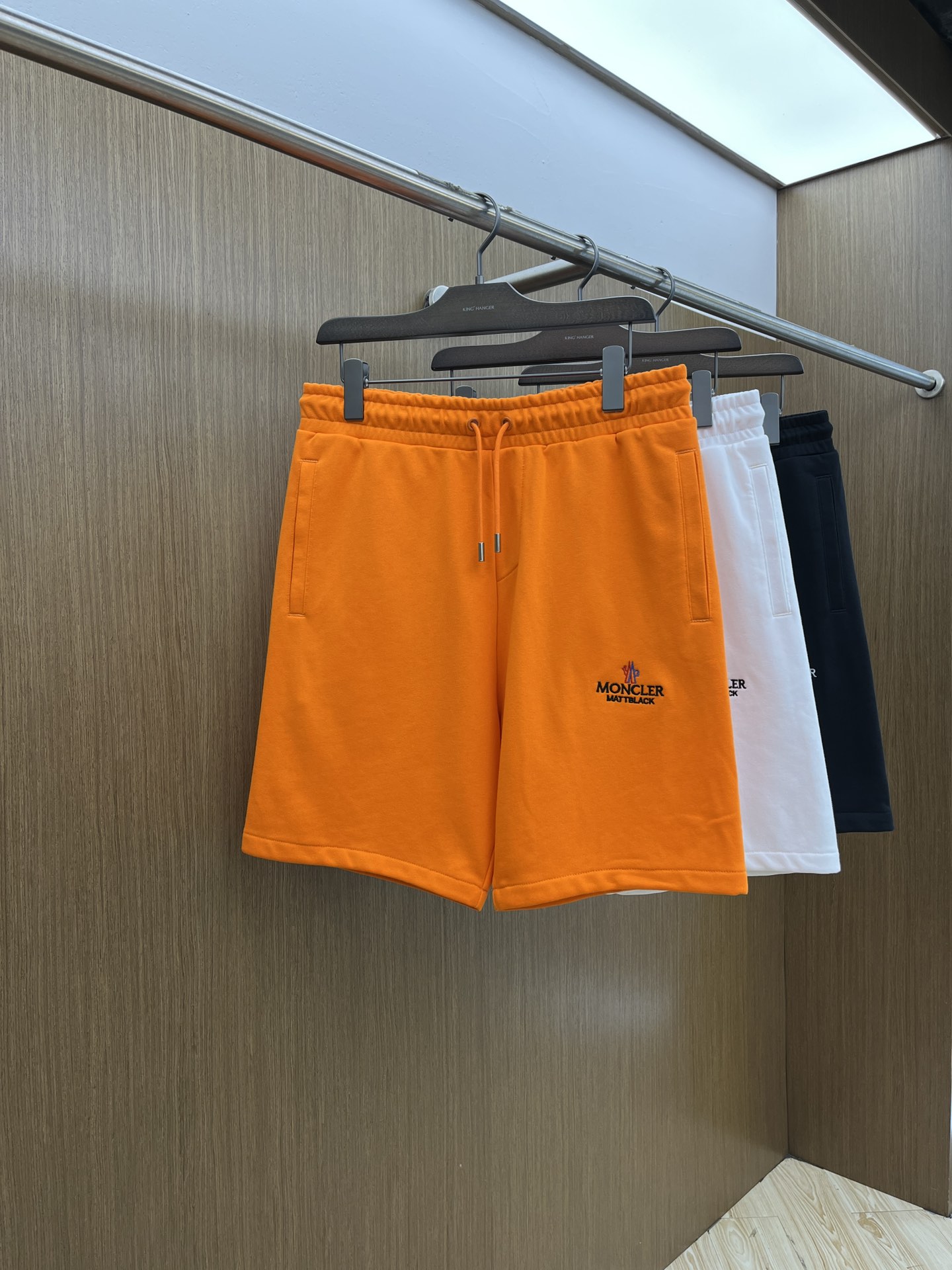 新品 Mon 🔥Ss春夏新款独家专供新款休闲短裤🩳高端版本 定制面料 透气舒适度高，细节无可挑剔，品牌元