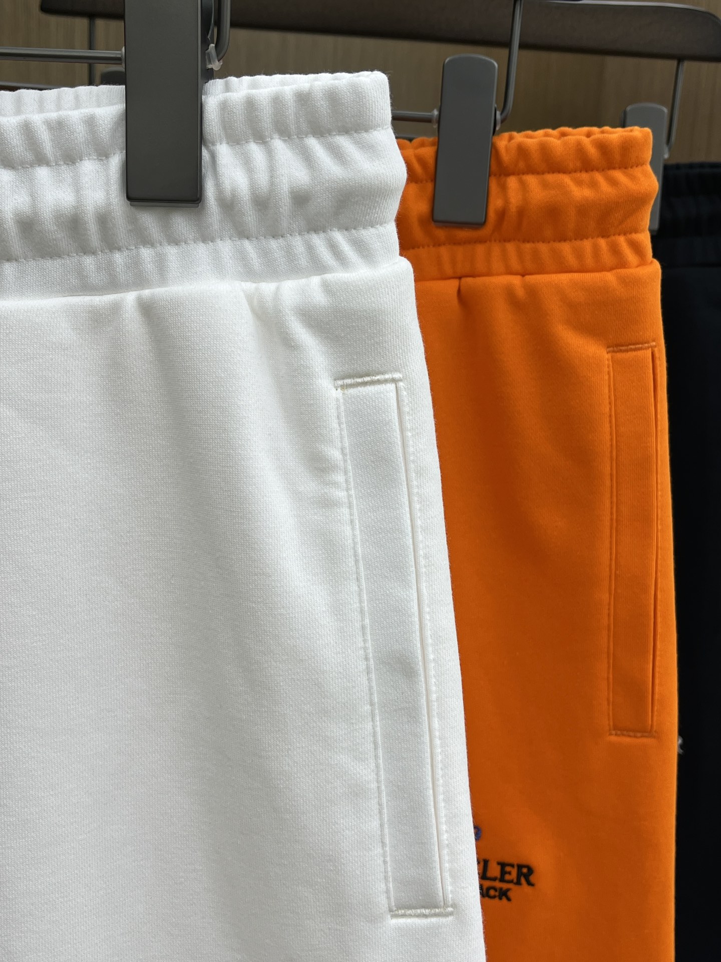 新品 Mon 🔥Ss春夏新款独家专供新款休闲短裤🩳高端版本 定制面料 透气舒适度高，细节无可挑剔，品牌元