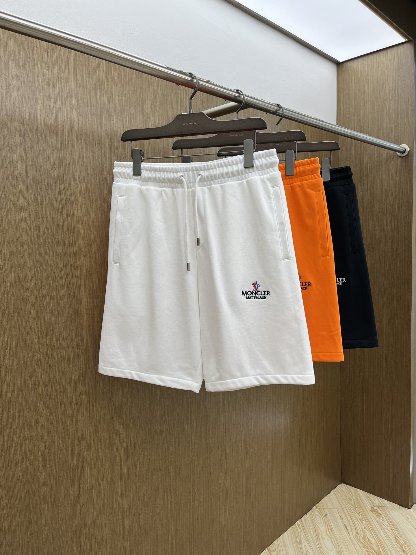 NO:515052,New product Mon Ss spring and summer new style is exclusively available for the new high-end version of casual shorts. Customized fabrics, breathable and comfortable, impeccable details, brand elements design concept, reflecting high quality. The feel is delicate and soft!  It is casually cut, with a great upper body style!  FDL code number S-3XL maximum wearable 210 catties, shorts, alexander wang19860909新品 Mon Ss春夏新款独家专供新款休闲短裤高端版本 定制面料 透气舒适度高,细节无可挑剔,品牌元素设计理念,体现高品质.手感细腻柔软！呈现休闲裁剪,上身版型超赞！fdl码数S-3XL 最大可穿210斤,,shorts,alexander wang,Men's clothing