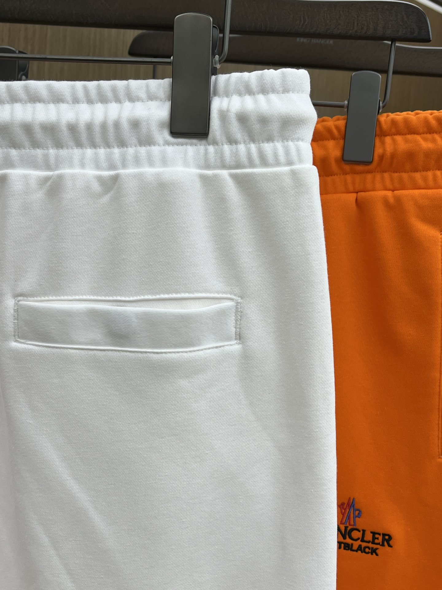 新品 Mon 🔥Ss春夏新款独家专供新款休闲短裤🩳高端版本 定制面料 透气舒适度高，细节无可挑剔，品牌元