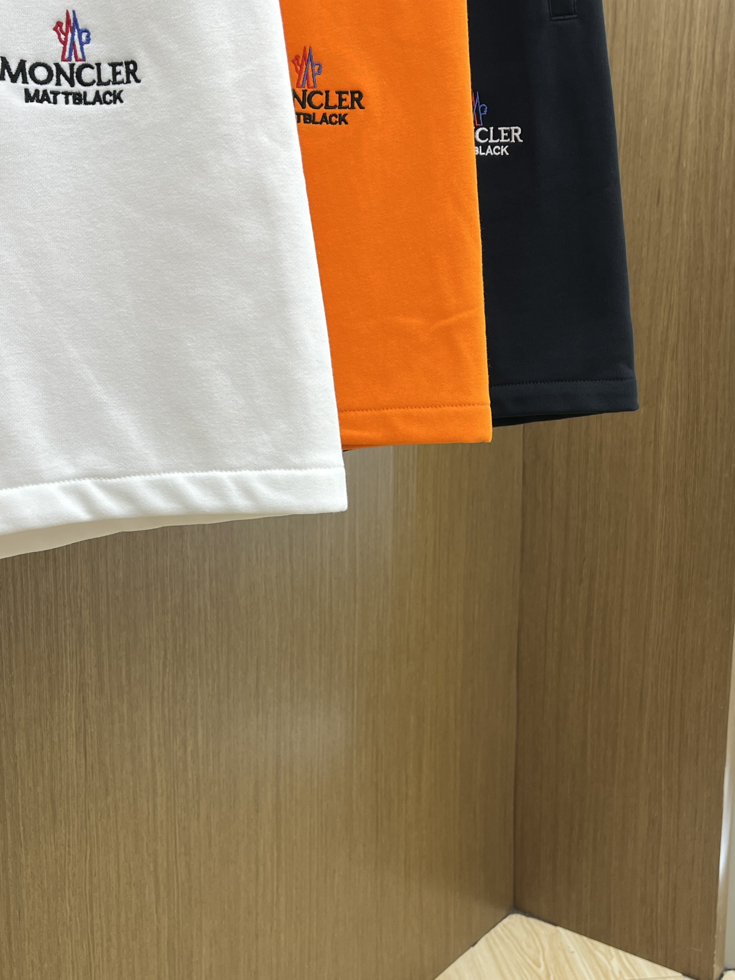 新品 Mon 🔥Ss春夏新款独家专供新款休闲短裤🩳高端版本 定制面料 透气舒适度高，细节无可挑剔，品牌元