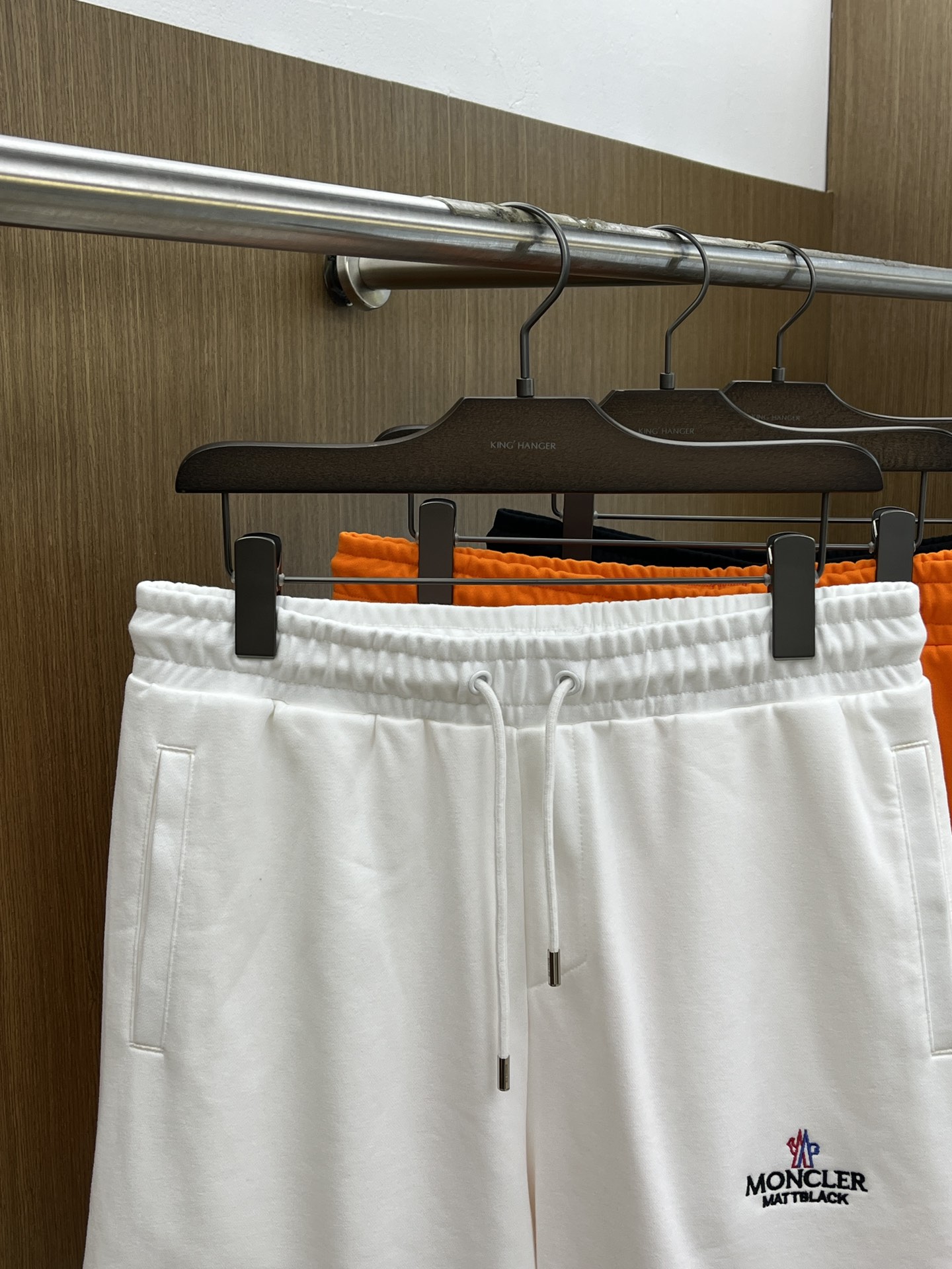 新品 Mon 🔥Ss春夏新款独家专供新款休闲短裤🩳高端版本 定制面料 透气舒适度高，细节无可挑剔，品牌元