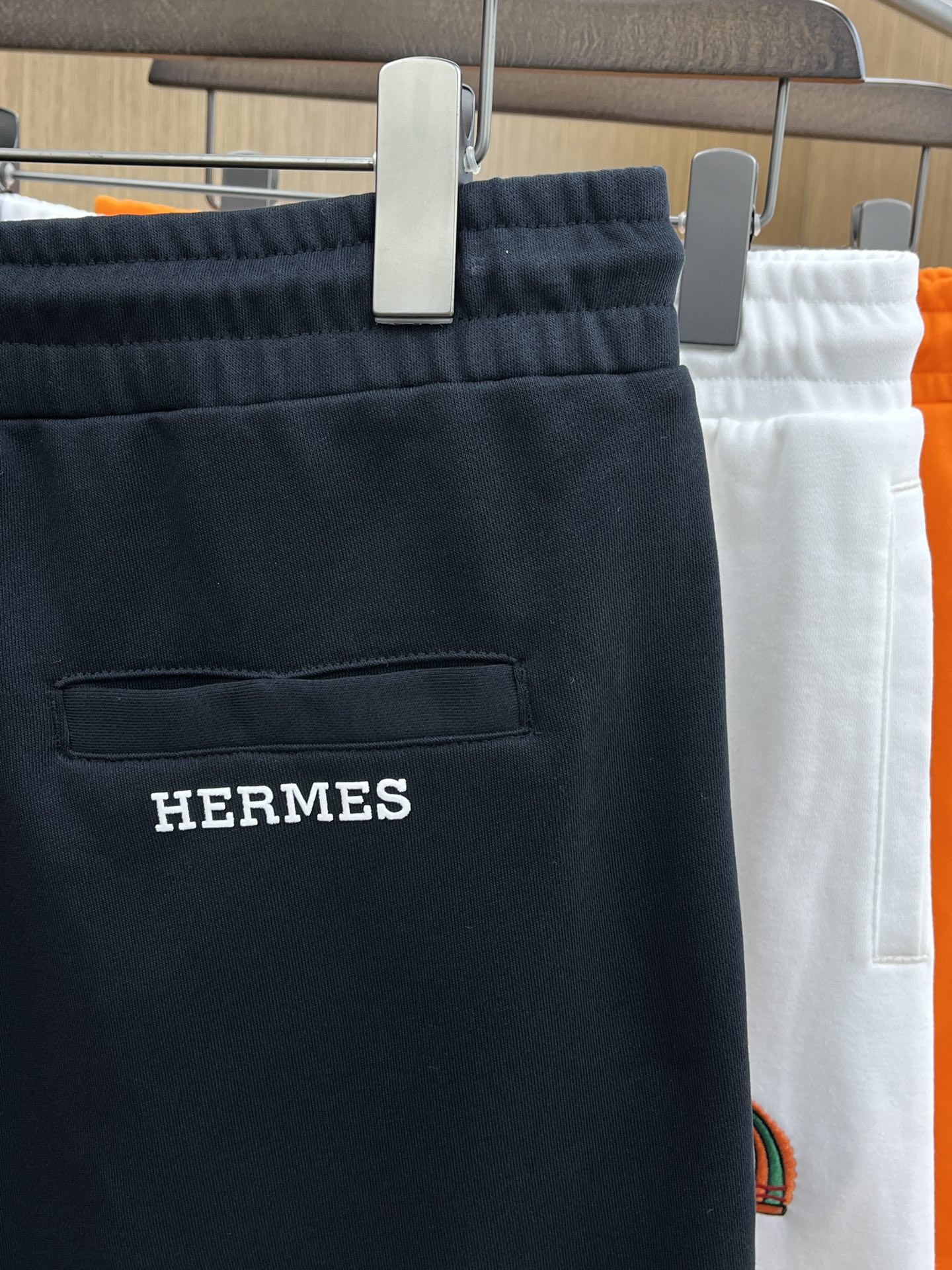 新品 Her 🔥Ss春夏新款独家专供新款休闲短裤🩳高端版本 定制面料 透气舒适度高，细节无可挑剔，品牌元