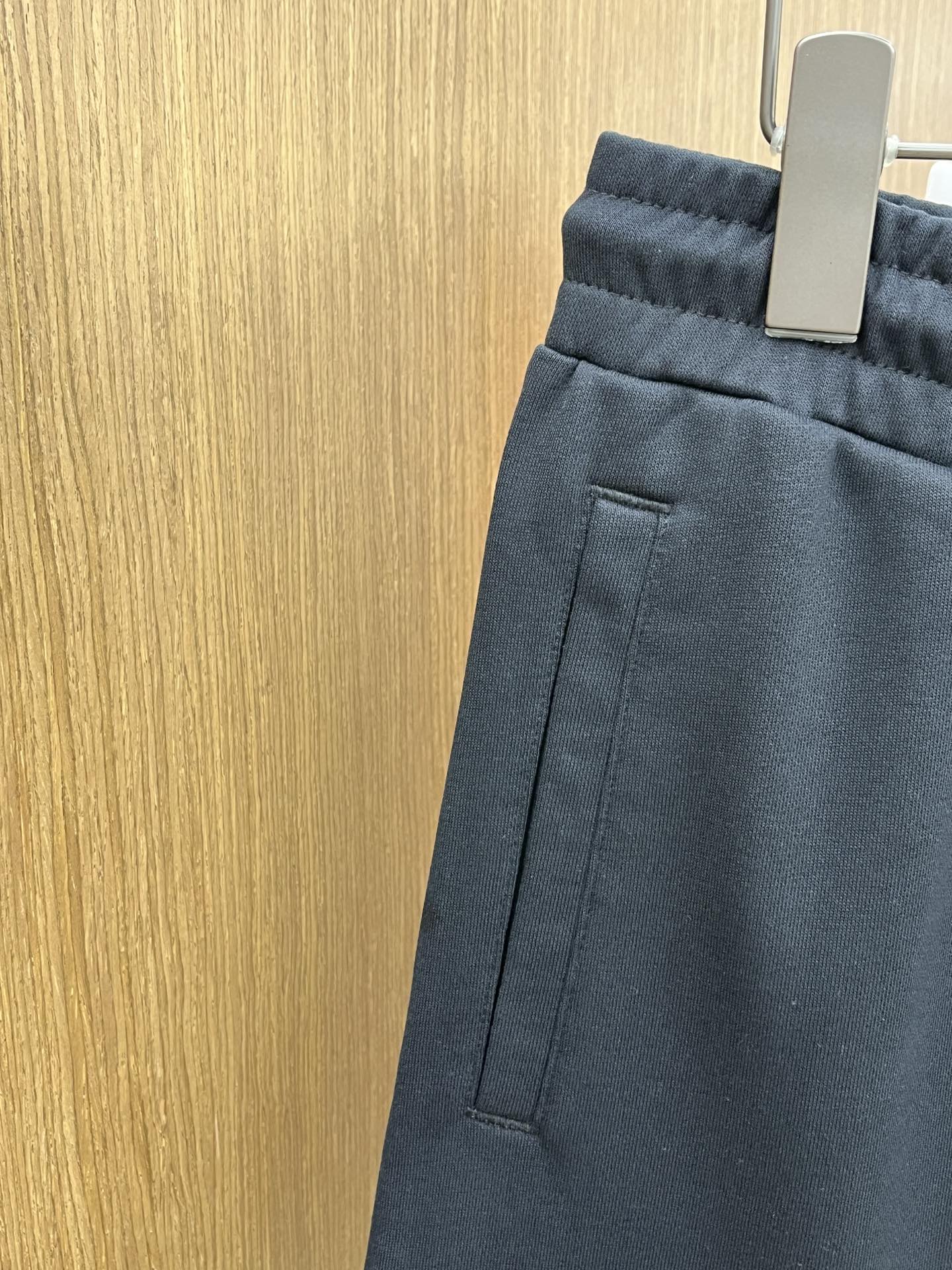 新品 Her 🔥Ss春夏新款独家专供新款休闲短裤🩳高端版本 定制面料 透气舒适度高，细节无可挑剔，品牌元