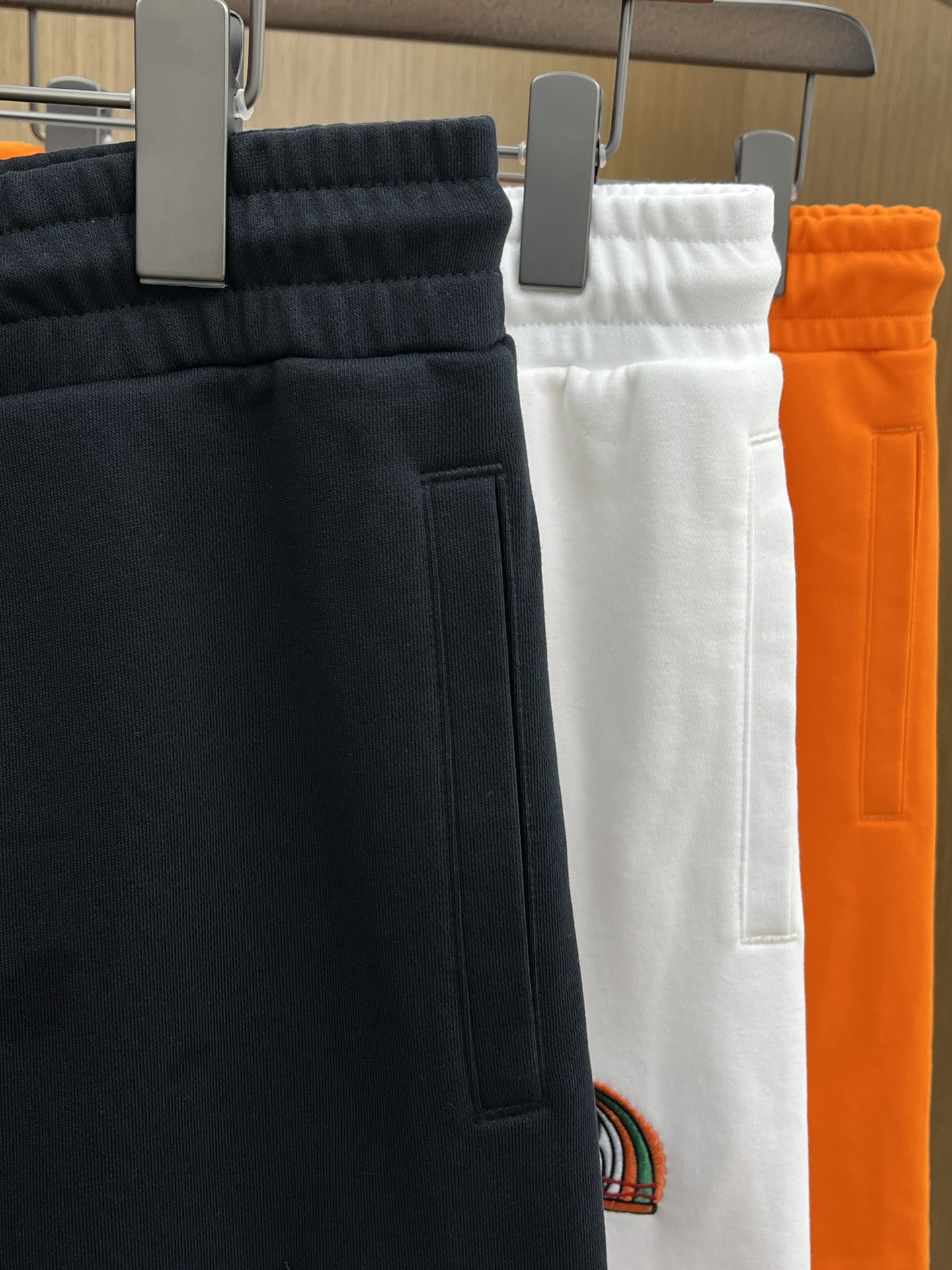 新品 Her 🔥Ss春夏新款独家专供新款休闲短裤🩳高端版本 定制面料 透气舒适度高，细节无可挑剔，品牌元