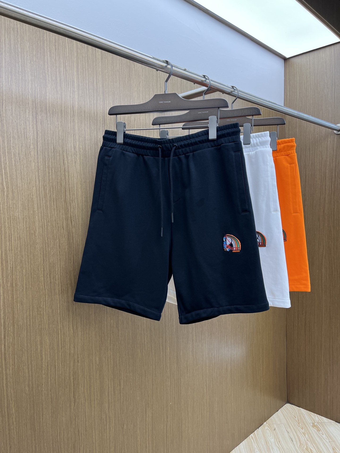 新品 Her 🔥Ss春夏新款独家专供新款休闲短裤🩳高端版本 定制面料 透气舒适度高，细节无可挑剔，品牌元