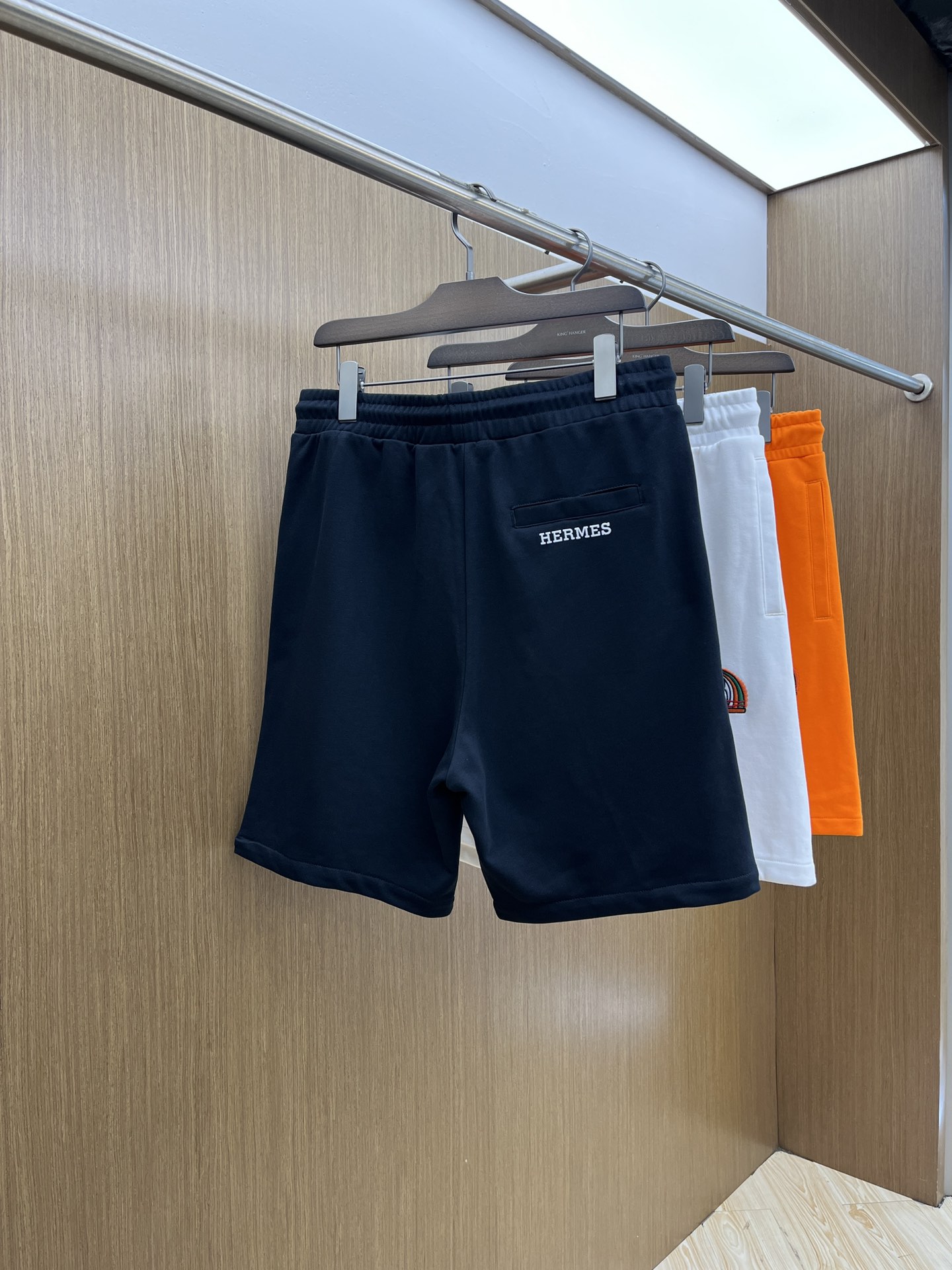 新品 Her 🔥Ss春夏新款独家专供新款休闲短裤🩳高端版本 定制面料 透气舒适度高，细节无可挑剔，品牌元