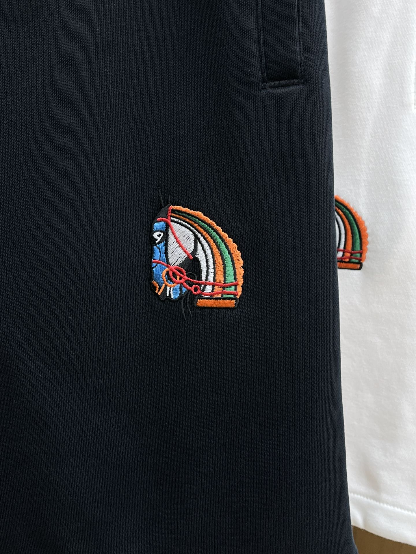 新品 Her 🔥Ss春夏新款独家专供新款休闲短裤🩳高端版本 定制面料 透气舒适度高，细节无可挑剔，品牌元