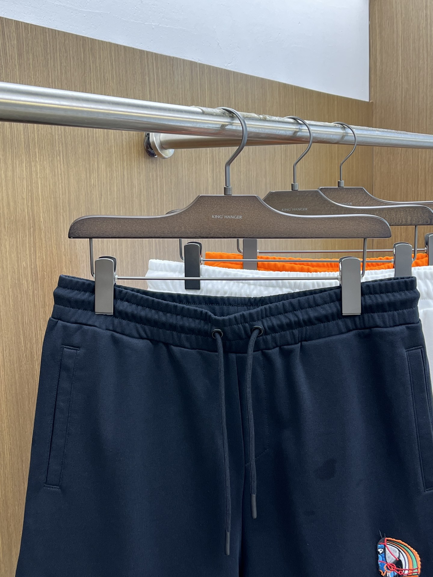 新品 Her 🔥Ss春夏新款独家专供新款休闲短裤🩳高端版本 定制面料 透气舒适度高，细节无可挑剔，品牌元