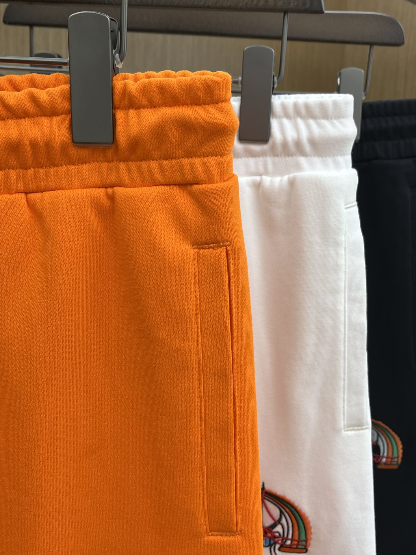 新品 Her 🔥Ss春夏新款独家专供新款休闲短裤🩳高端版本 定制面料 透气舒适度高，细节无可挑剔，品牌元