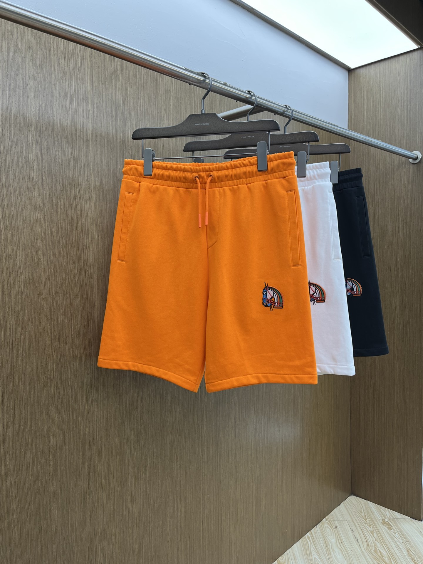 新品 Her 🔥Ss春夏新款独家专供新款休闲短裤🩳高端版本 定制面料 透气舒适度高，细节无可挑剔，品牌元