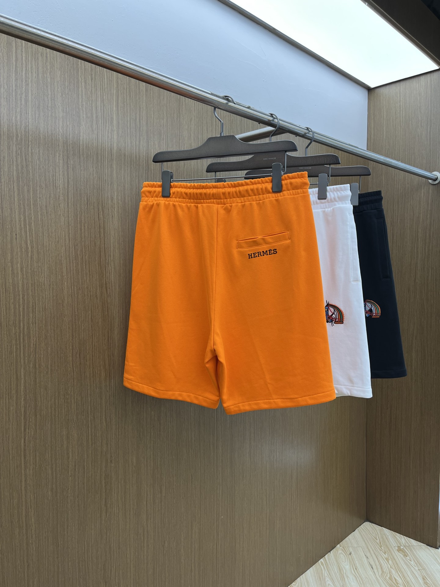 新品 Her 🔥Ss春夏新款独家专供新款休闲短裤🩳高端版本 定制面料 透气舒适度高，细节无可挑剔，品牌元