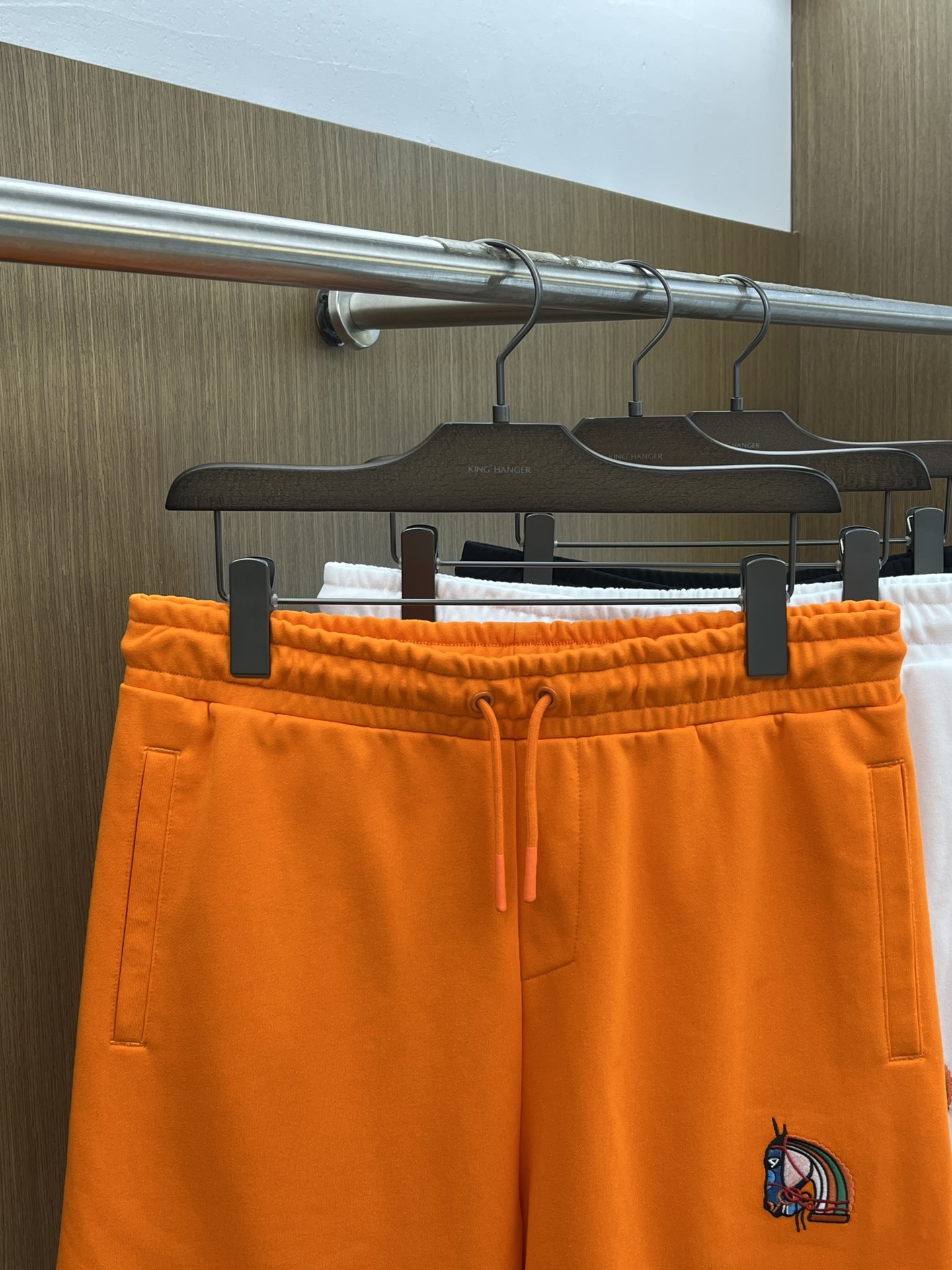 新品 Her 🔥Ss春夏新款独家专供新款休闲短裤🩳高端版本 定制面料 透气舒适度高，细节无可挑剔，品牌元