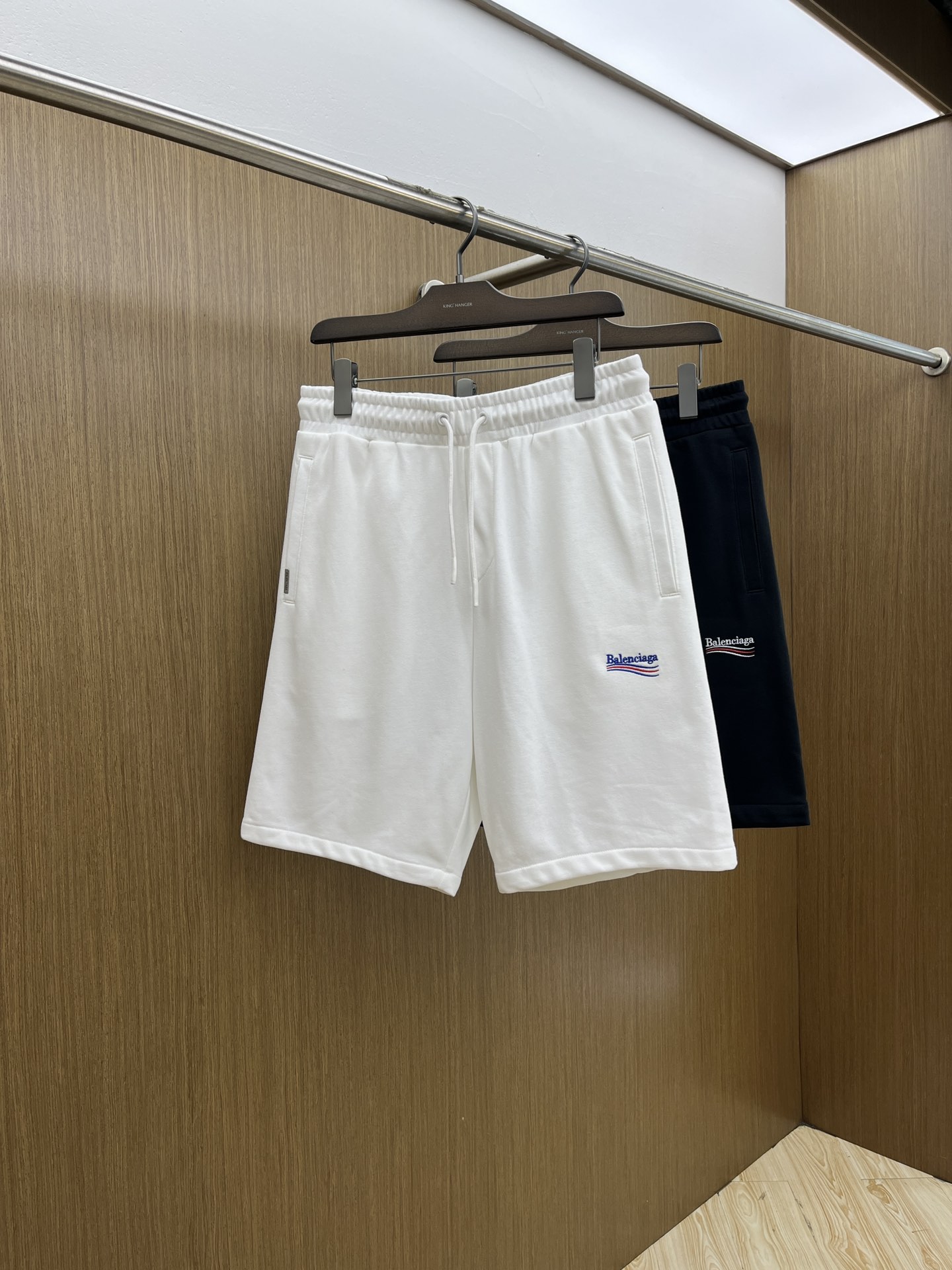 NO:515054,New product BBG Ss spring and summer new style exclusively for new casual shorts high-end versions. Customized fabrics, breathable and comfortable, impeccable details, brand elements design concept, reflecting high quality. The feel is delicate and soft!  It is casually cut, with a great upper body style!  FDL code number S-3XL maximum wearable 210 catties, shorts, alexander wang19860909新品 BBG Ss春夏新款独家专供新款休闲短裤高端版本 定制面料 透气舒适度高,细节无可挑剔,品牌元素设计理念,体现高品质.手感细腻柔软！呈现休闲裁剪,上身版型超赞！fdl码数S-3XL 最大可穿210斤,,shorts,alexander wang,Men's clothing