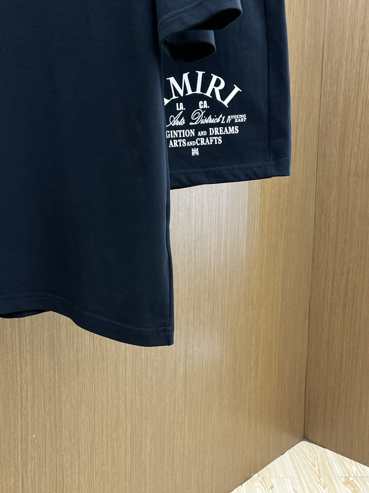 新款/套 AMIRI 🔥🔥春夏最新款休闲短裤短袖套装，男女款👫 贸易公司渠道稀出，同步官网发售！基本每一