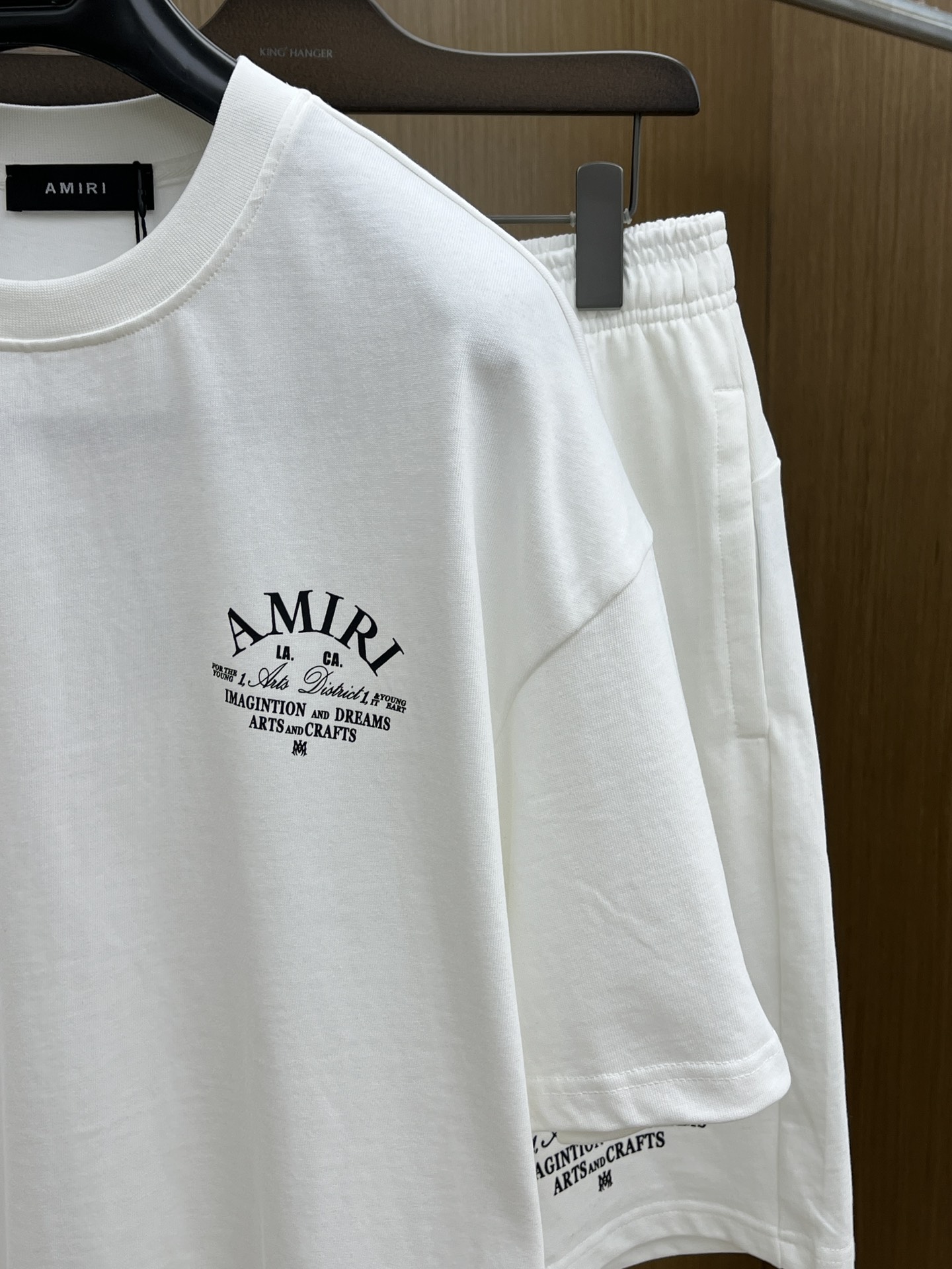 新款/套 AMIRI 🔥🔥春夏最新款休闲短裤短袖套装，男女款👫 贸易公司渠道稀出，同步官网发售！基本每一