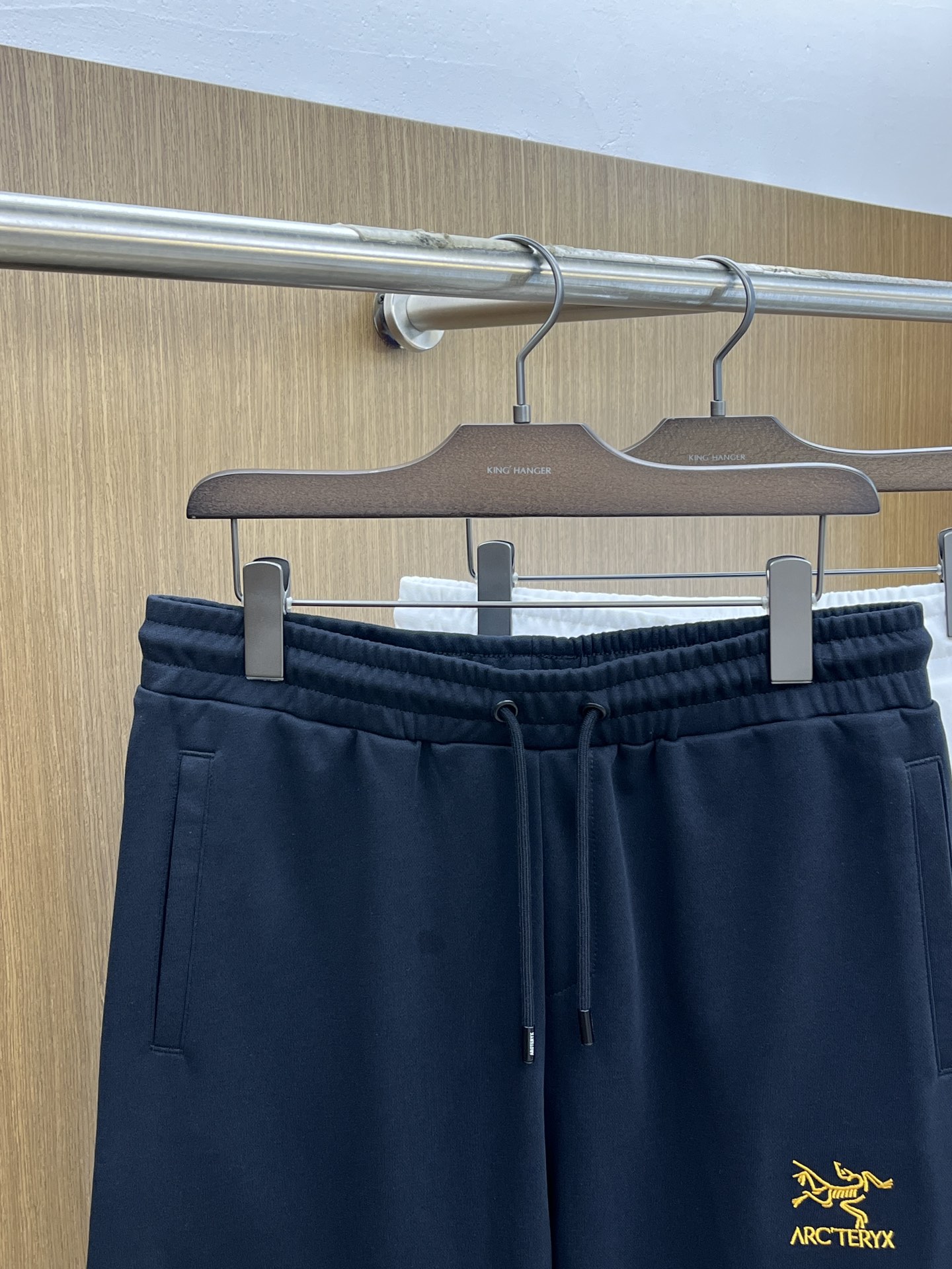 新品 ARC 🔥Ss春夏新款独家专供新款休闲短裤🩳高端版本 定制面料 透气舒适度高，细节无可挑剔，品牌元