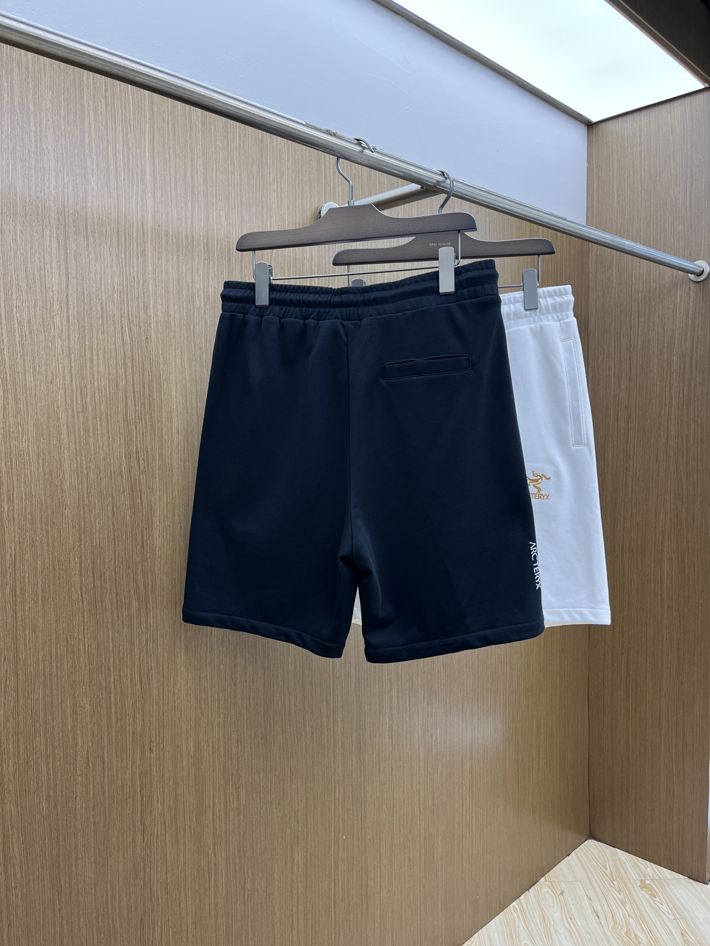 新品 ARC 🔥Ss春夏新款独家专供新款休闲短裤🩳高端版本 定制面料 透气舒适度高，细节无可挑剔，品牌元