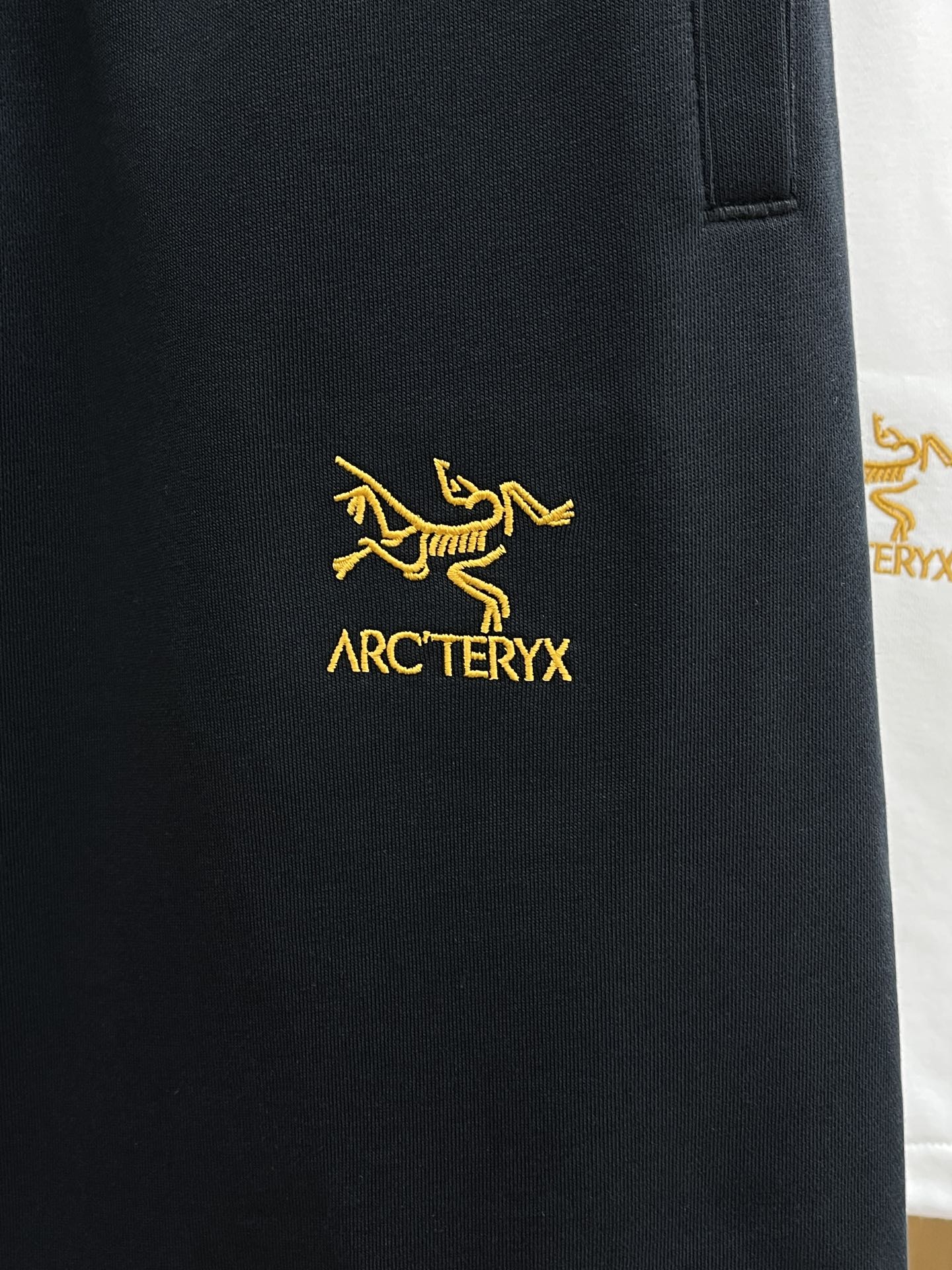 新品 ARC 🔥Ss春夏新款独家专供新款休闲短裤🩳高端版本 定制面料 透气舒适度高，细节无可挑剔，品牌元