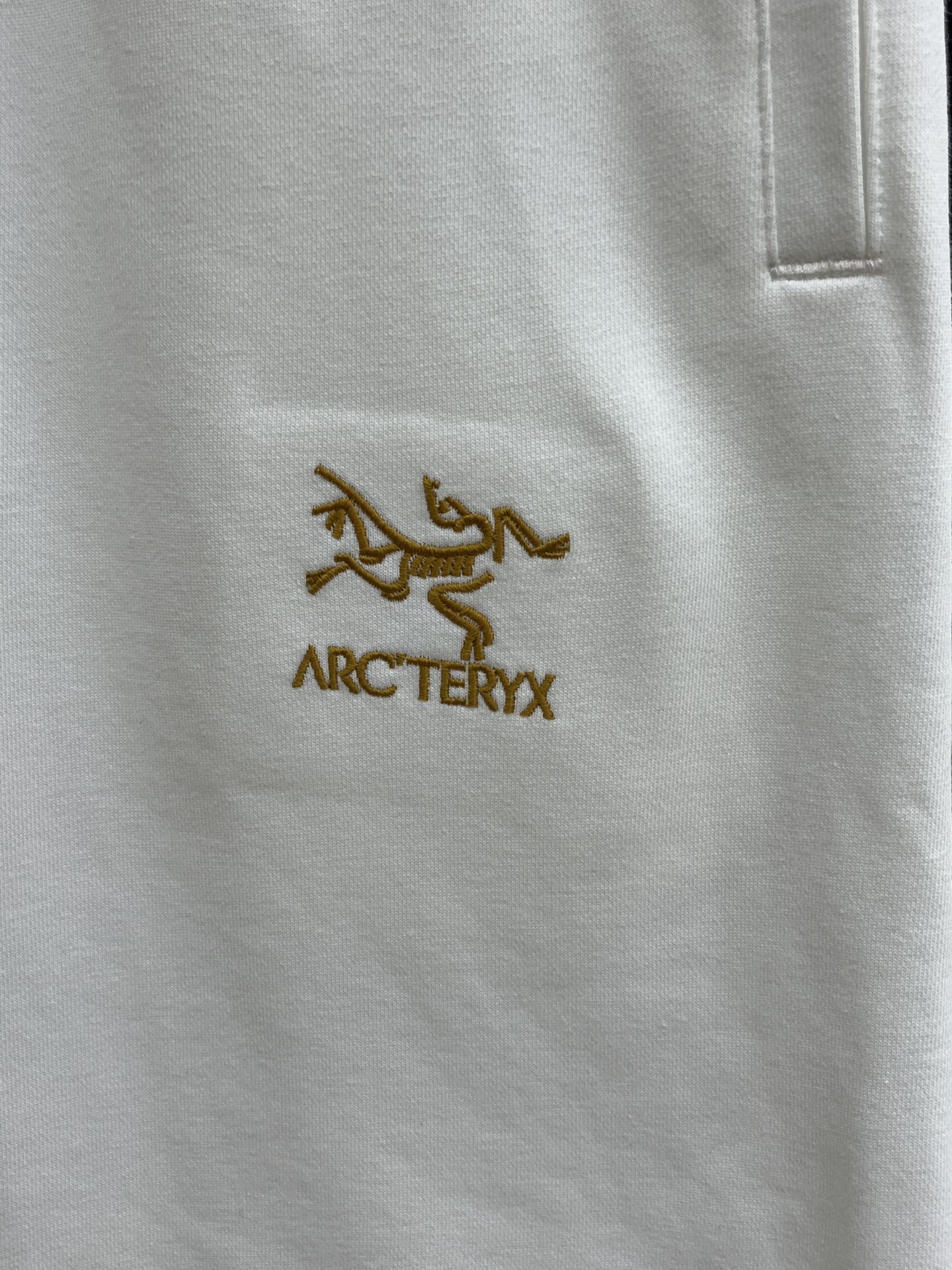 新品 ARC 🔥Ss春夏新款独家专供新款休闲短裤🩳高端版本 定制面料 透气舒适度高，细节无可挑剔，品牌元