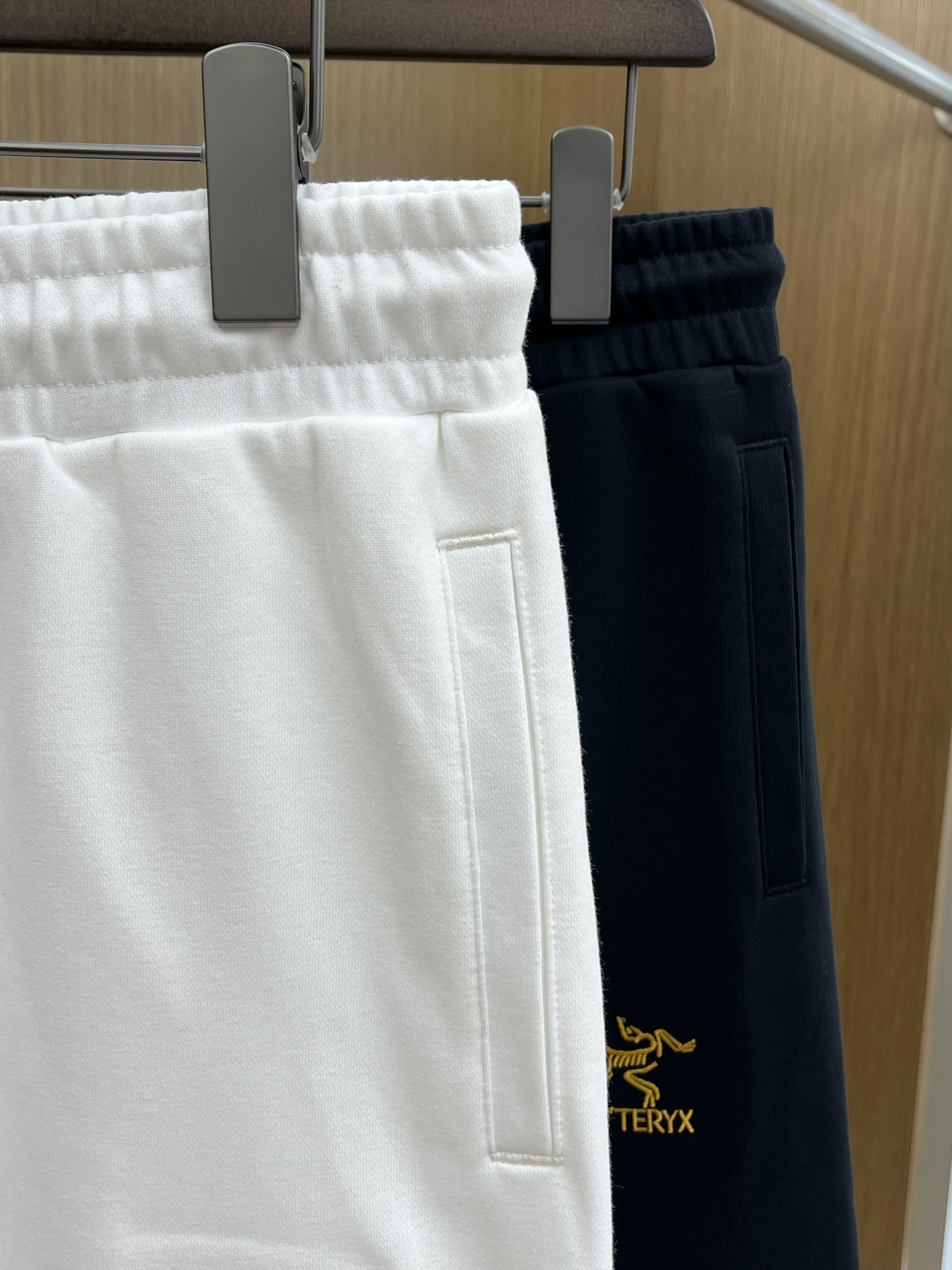 新品 ARC 🔥Ss春夏新款独家专供新款休闲短裤🩳高端版本 定制面料 透气舒适度高，细节无可挑剔，品牌元