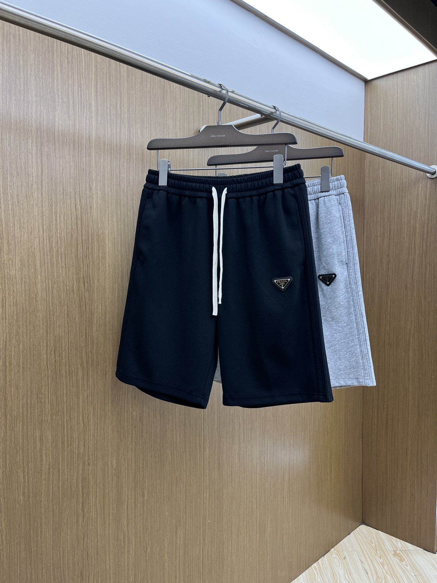 新品 PD 🔥Ss春夏新款独家专供新款休闲短裤🩳高端版本 定制面料 透气舒适度高，细节无可挑剔，品牌元素