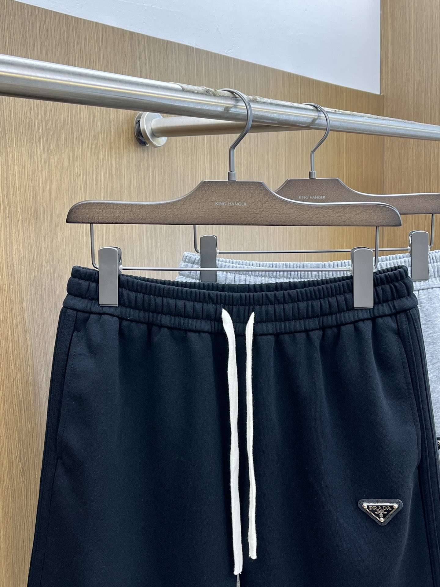 新品 PD 🔥Ss春夏新款独家专供新款休闲短裤🩳高端版本 定制面料 透气舒适度高，细节无可挑剔，品牌元素