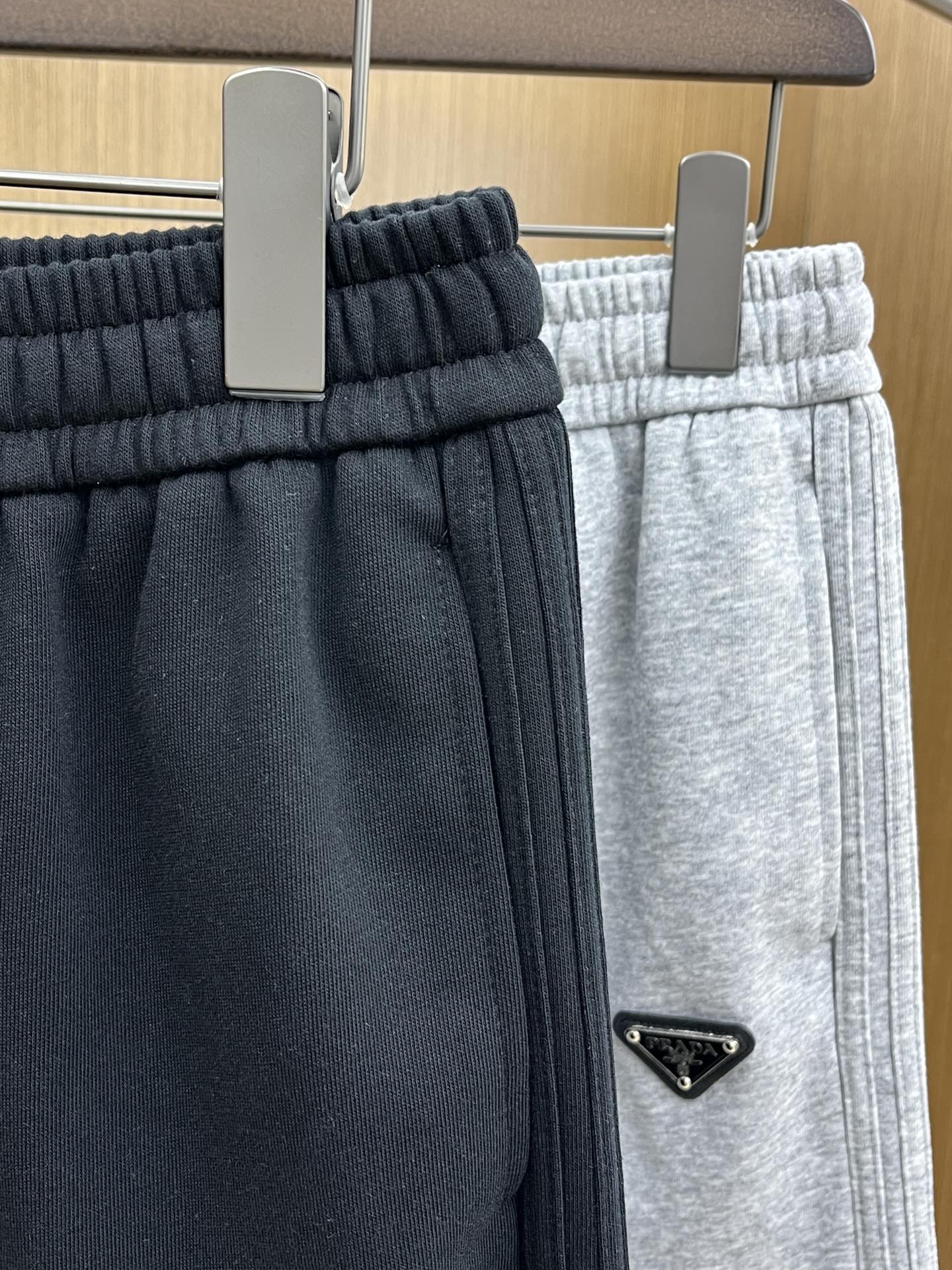 新品 PD 🔥Ss春夏新款独家专供新款休闲短裤🩳高端版本 定制面料 透气舒适度高，细节无可挑剔，品牌元素