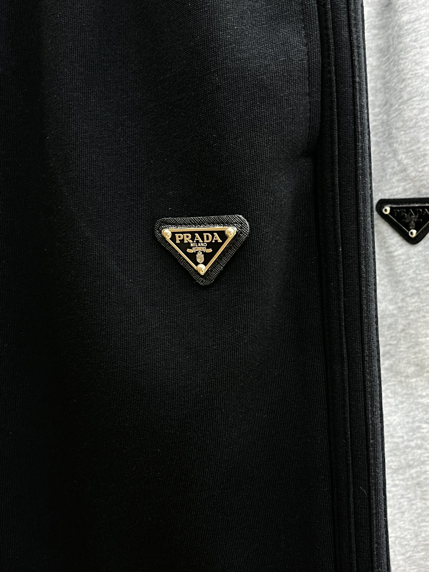 新品 PD 🔥Ss春夏新款独家专供新款休闲短裤🩳高端版本 定制面料 透气舒适度高，细节无可挑剔，品牌元素