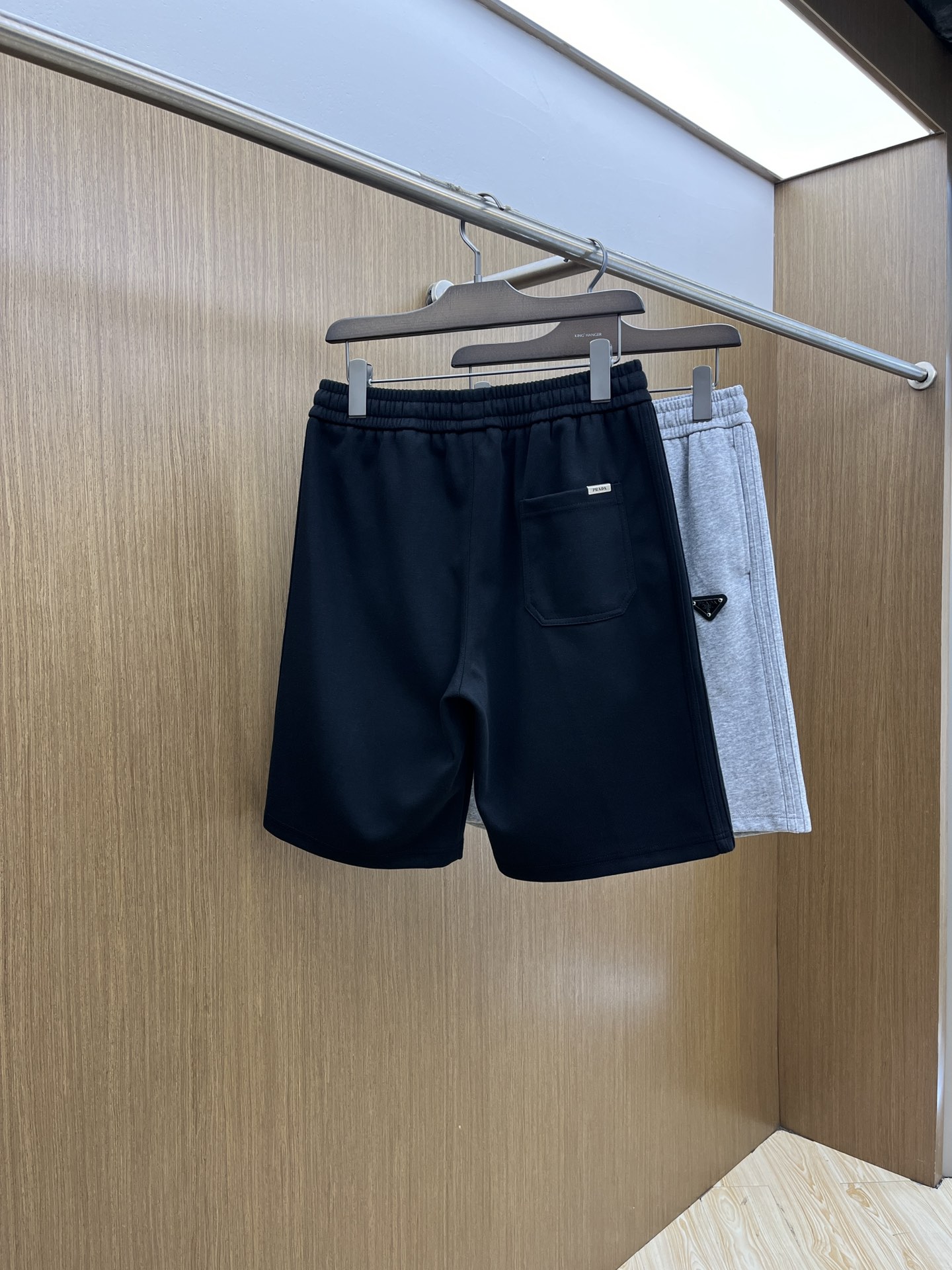 新品 PD 🔥Ss春夏新款独家专供新款休闲短裤🩳高端版本 定制面料 透气舒适度高，细节无可挑剔，品牌元素