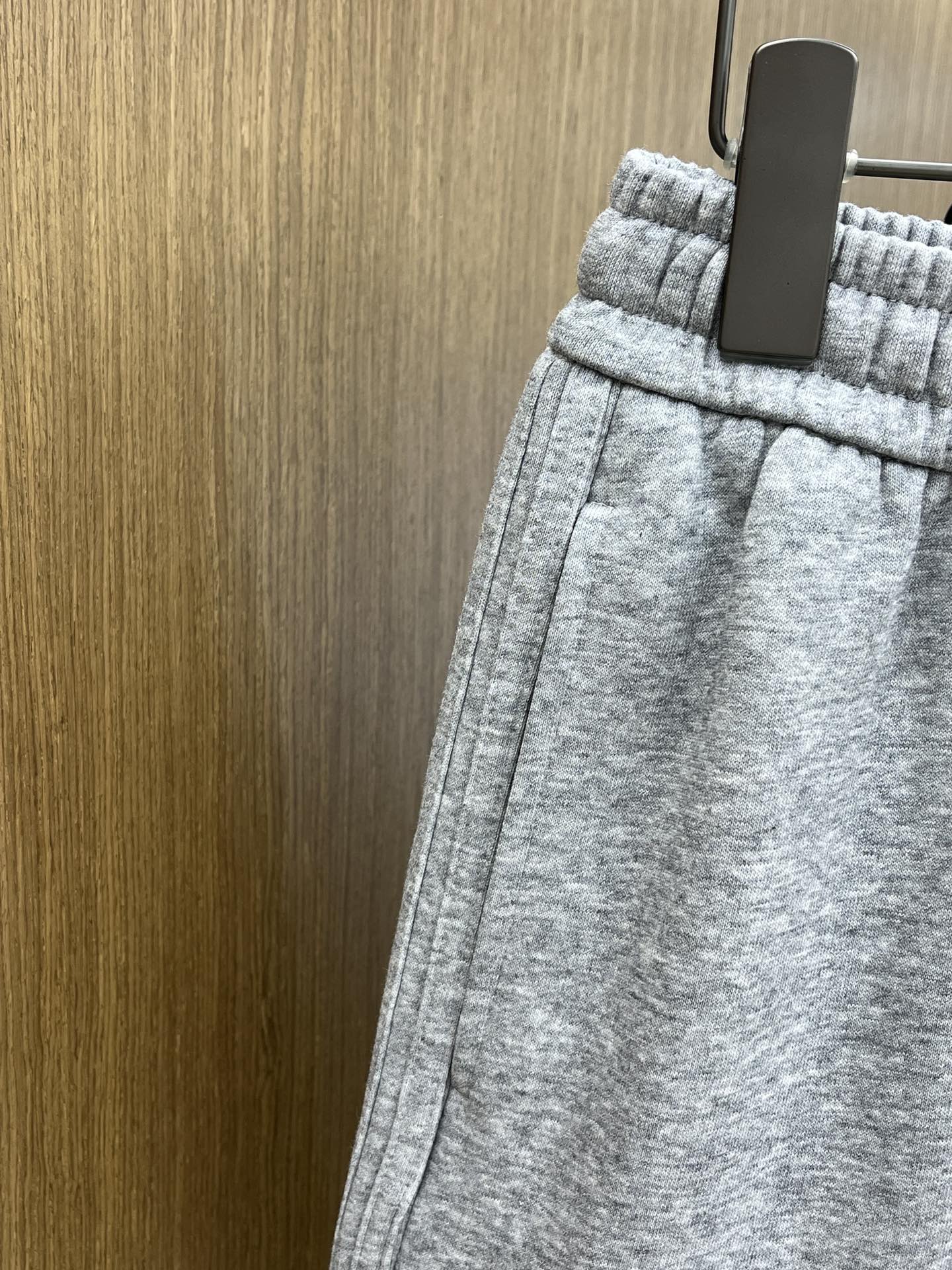 新品 PD 🔥Ss春夏新款独家专供新款休闲短裤🩳高端版本 定制面料 透气舒适度高，细节无可挑剔，品牌元素